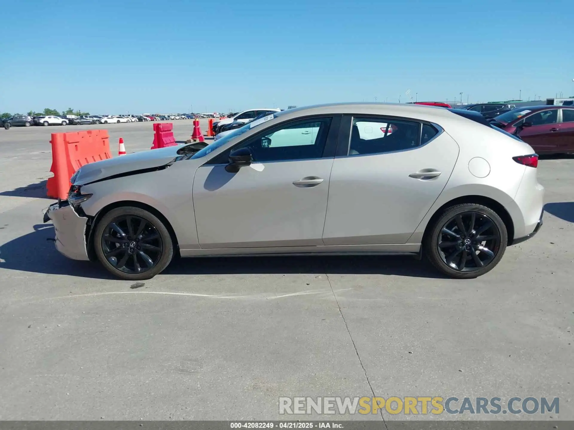 15 fotografías del automóvil dañado JM1BPAKM8R1704528 MAZDA MAZDA3 2024