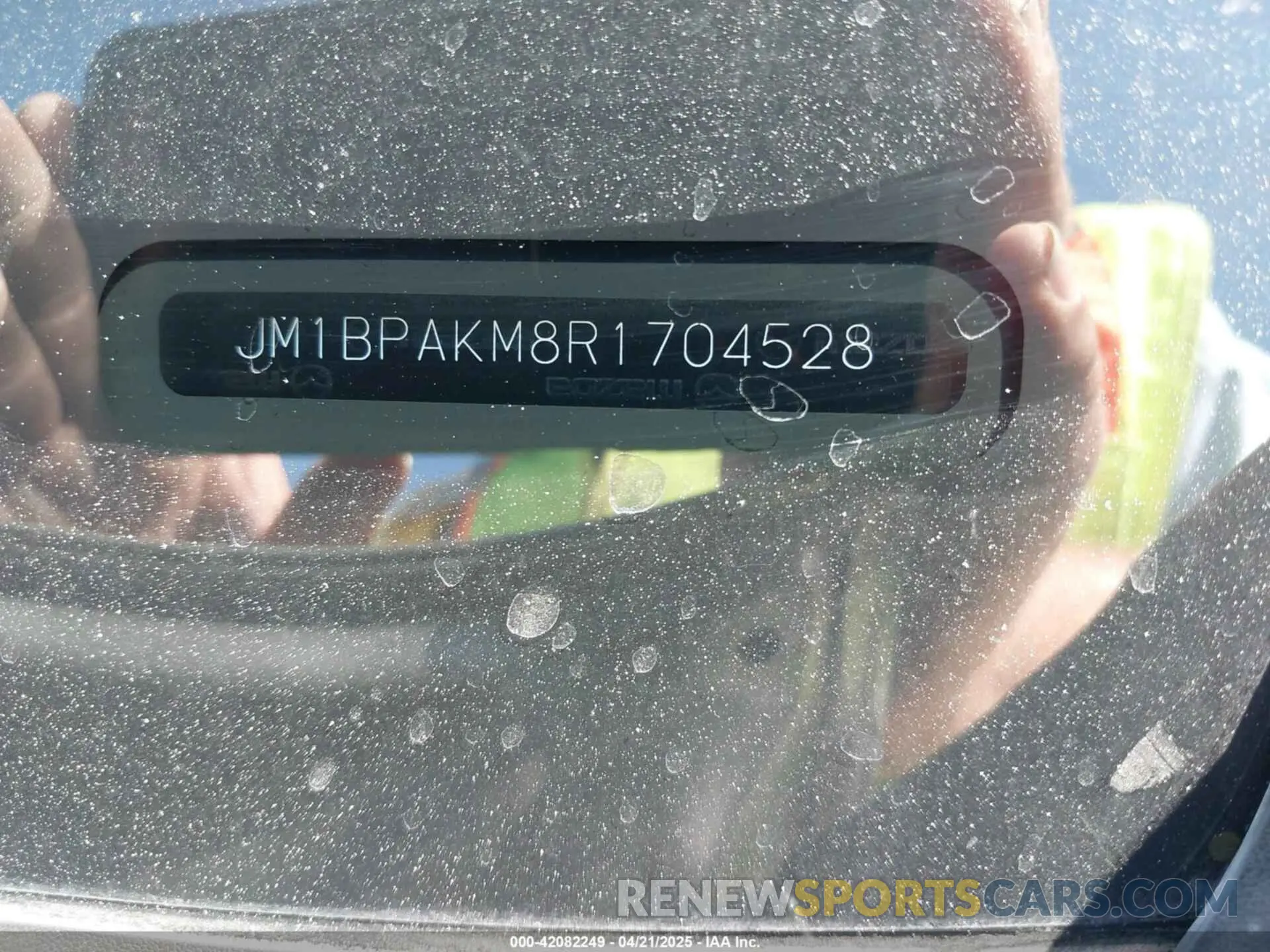 18 fotografías del automóvil dañado JM1BPAKM8R1704528 MAZDA MAZDA3 2024