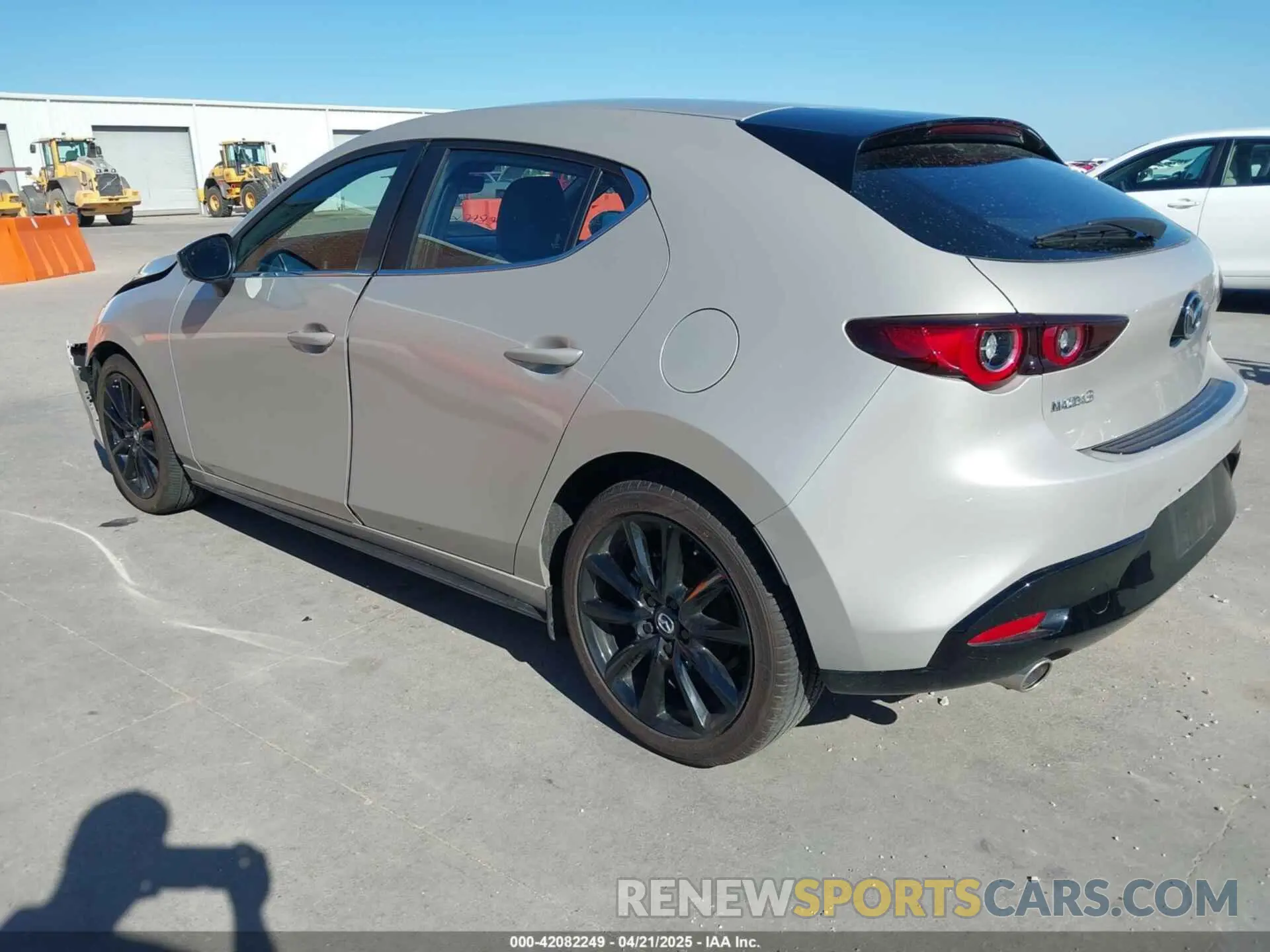 3 fotografías del automóvil dañado JM1BPAKM8R1704528 MAZDA MAZDA3 2024