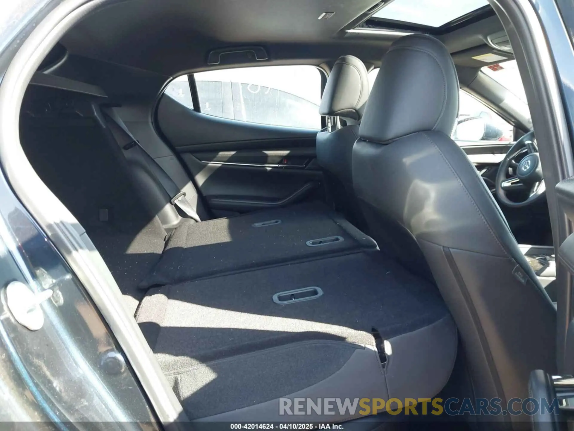 8 fotografías del automóvil dañado JM1BPALM1R1712520 MAZDA MAZDA3 2024