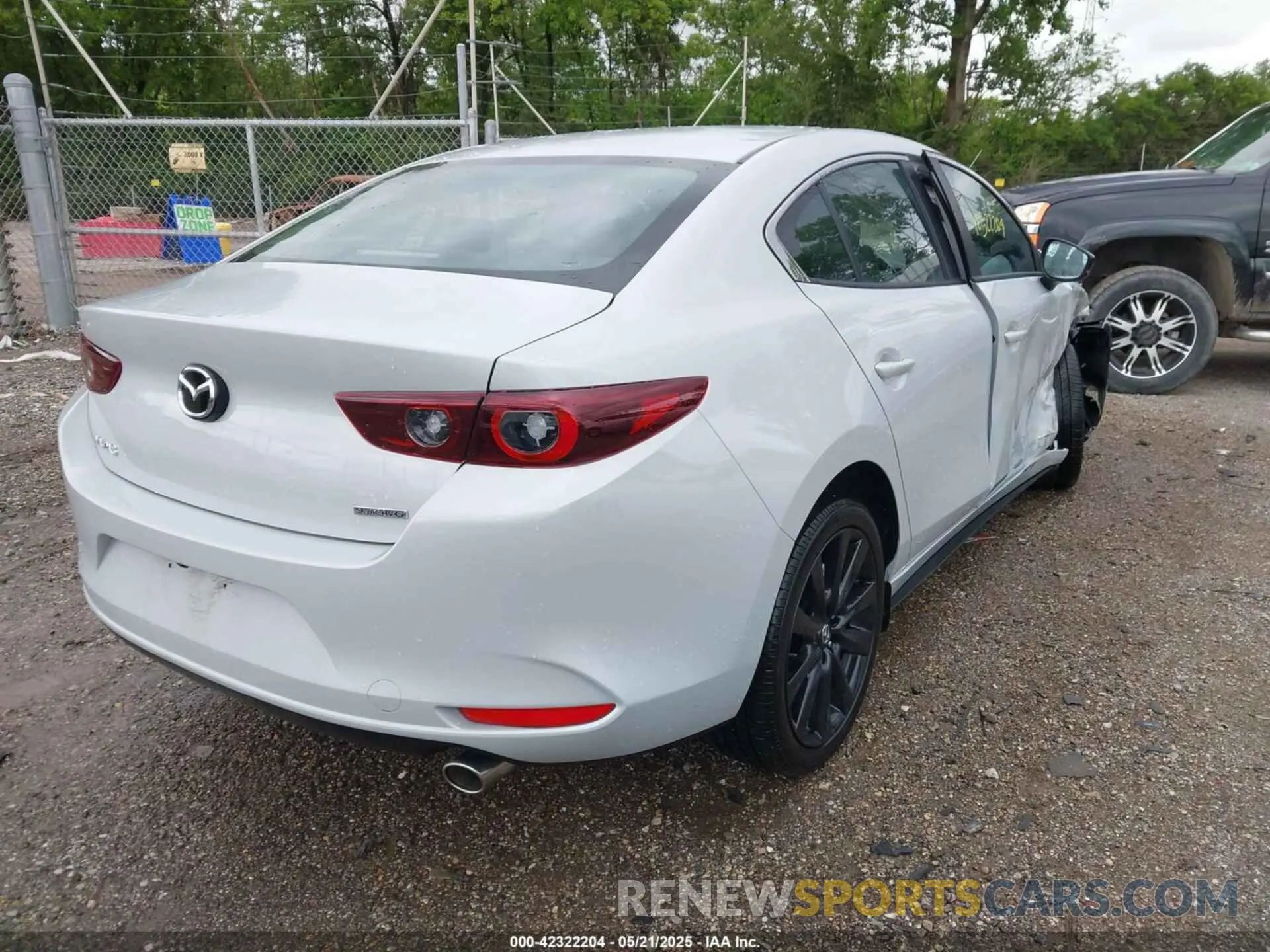 4 fotografías del automóvil dañado 3MZBPABM4SM464416 MAZDA MAZDA3 2025