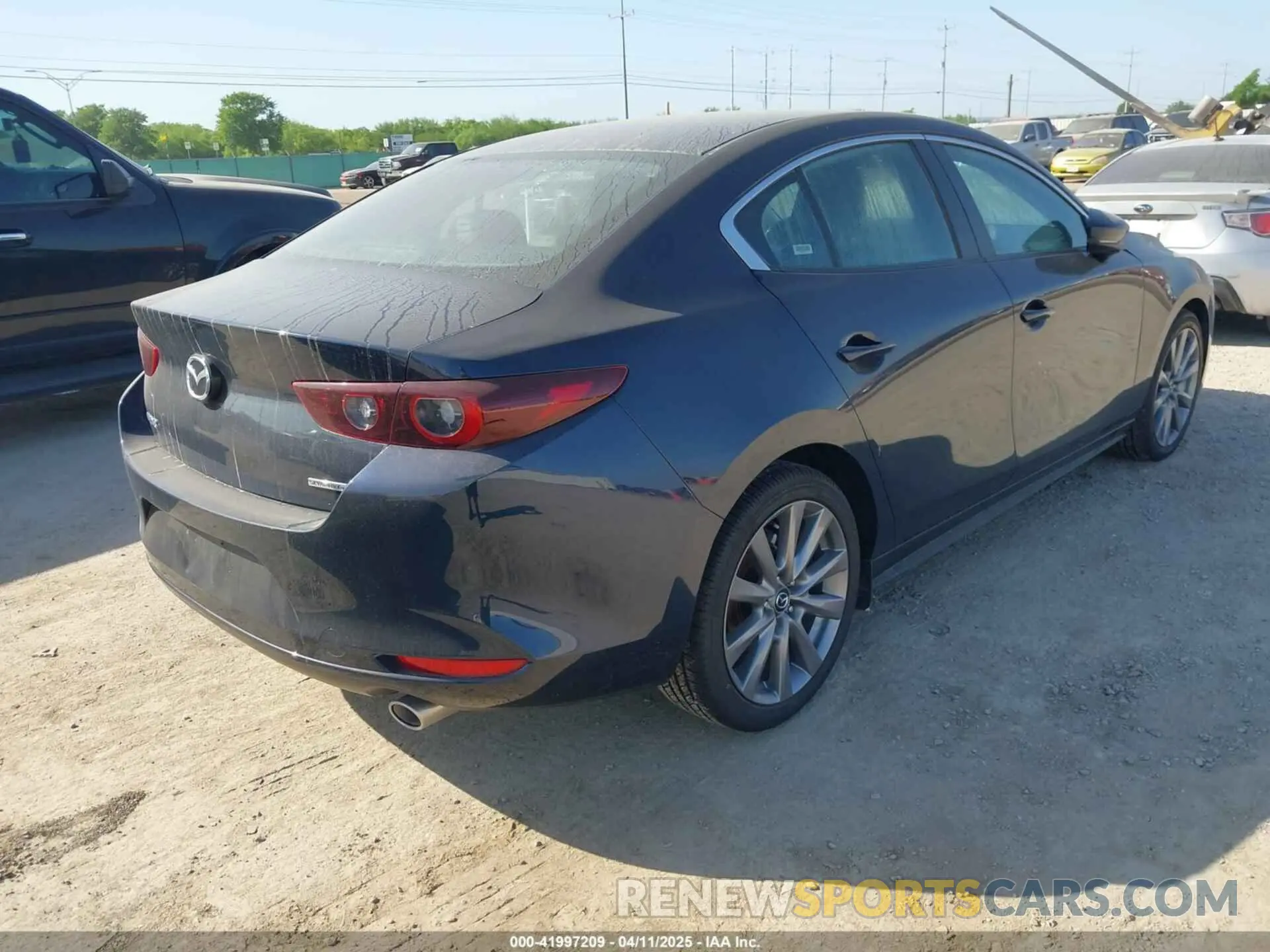 4 fotografías del automóvil dañado 3MZBPACM9SM454771 MAZDA MAZDA3 2025