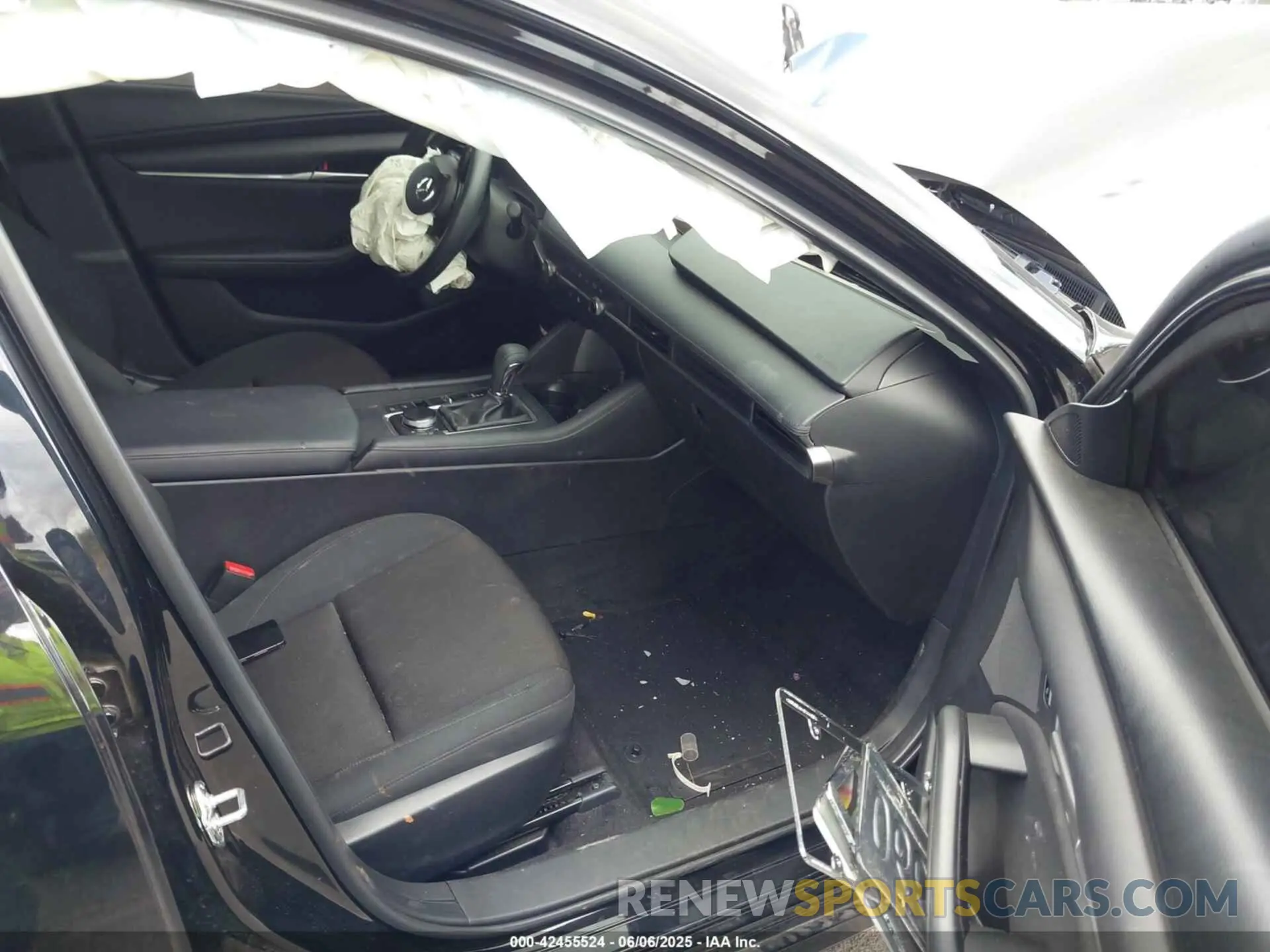 5 fotografías del automóvil dañado JM1BPAAM8S1766213 MAZDA MAZDA3 2025
