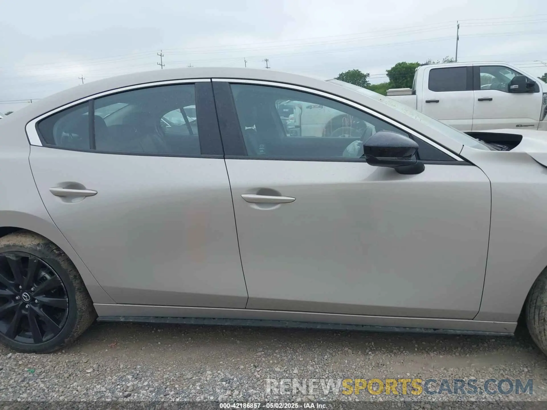 13 fotografías del automóvil dañado JM1BPABM5S1762571 MAZDA MAZDA3 2025