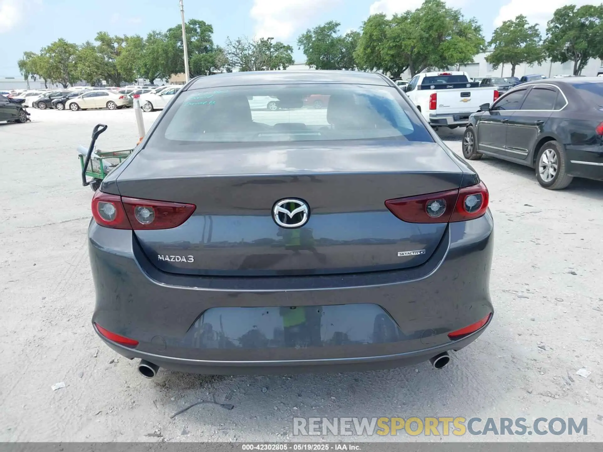 16 fotografías del automóvil dañado JM1BPACM5S1762195 MAZDA MAZDA3 2025
