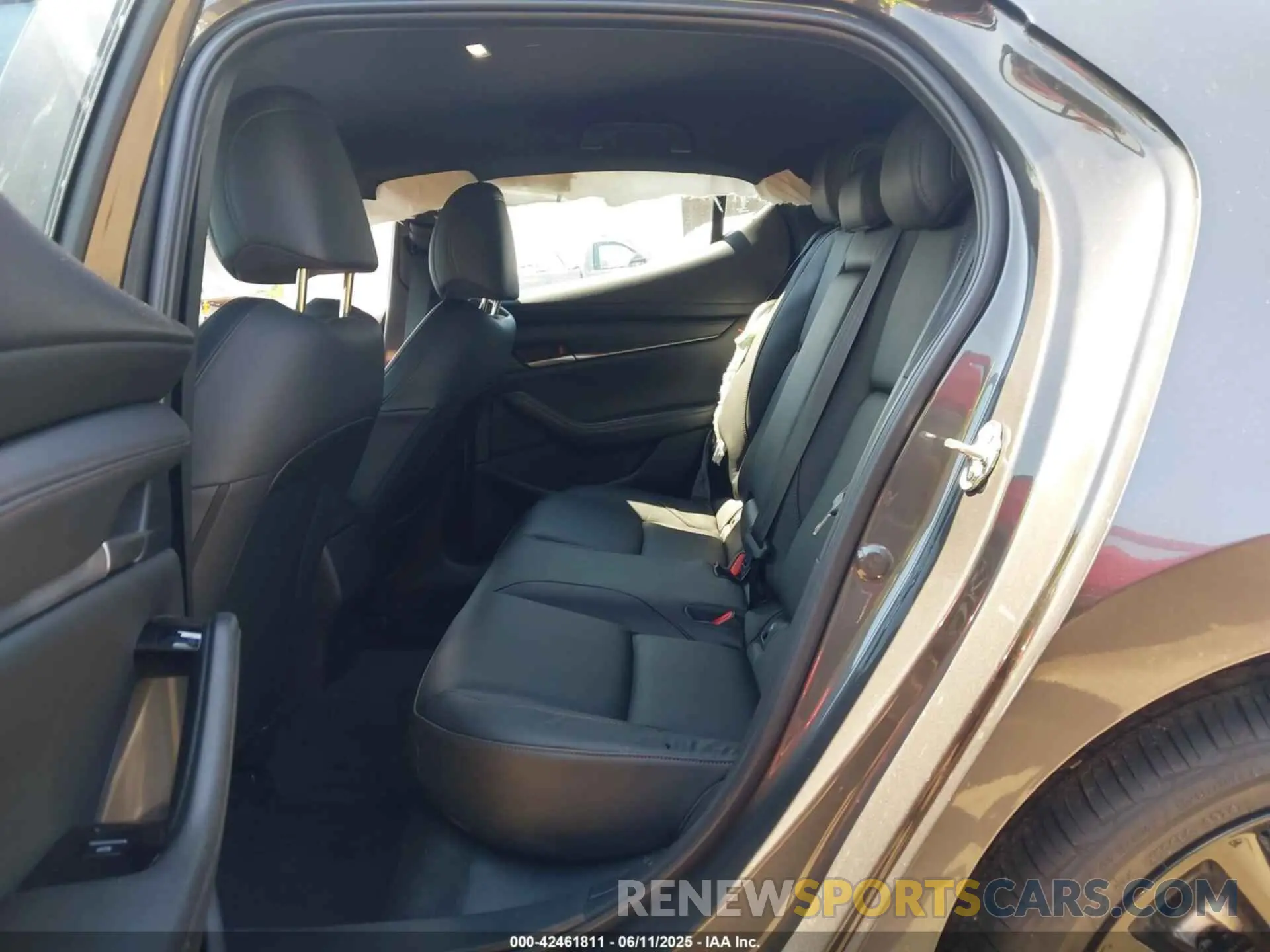 8 fotografías del automóvil dañado JM1BPAKM1S1763507 MAZDA MAZDA3 2025