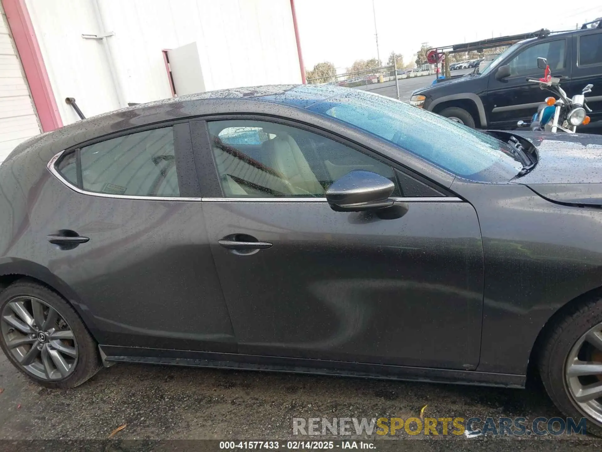14 fotografías del automóvil dañado JM1BPBMM7K1125569 MAZDA MAZDA3 HATCHBACK 2019