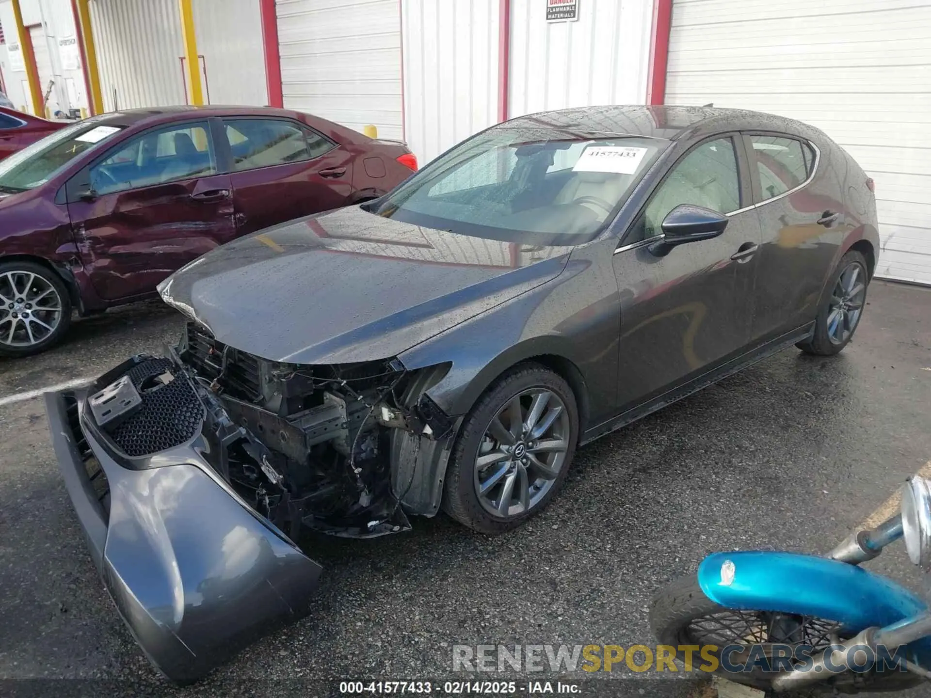 2 fotografías del automóvil dañado JM1BPBMM7K1125569 MAZDA MAZDA3 HATCHBACK 2019