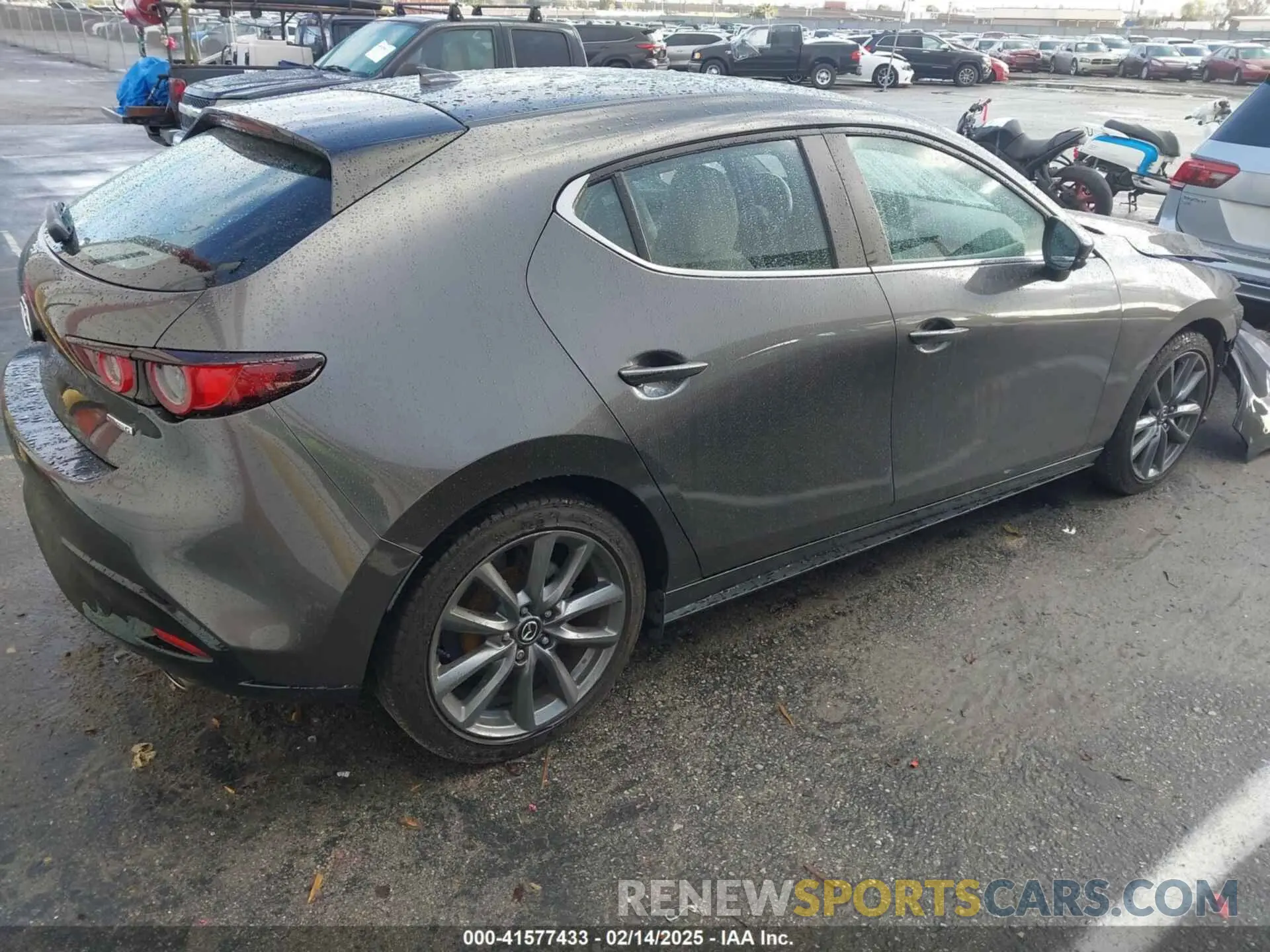 4 fotografías del automóvil dañado JM1BPBMM7K1125569 MAZDA MAZDA3 HATCHBACK 2019