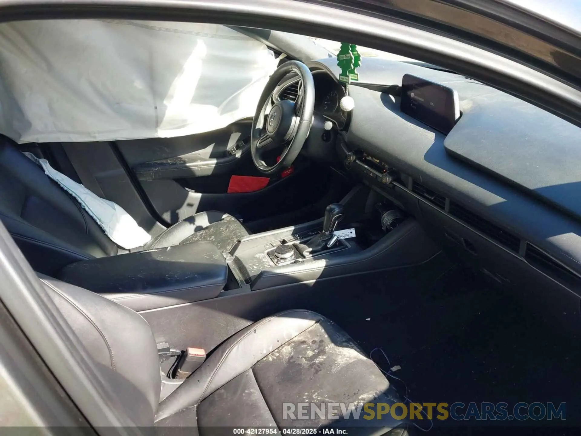 5 fotografías del automóvil dañado JM1BPBLMXL1160464 MAZDA MAZDA3 HATCHBACK 2020