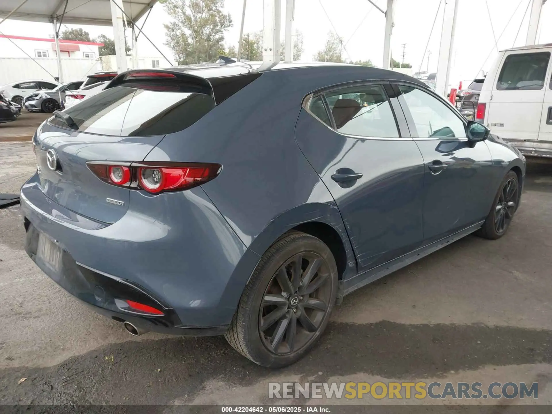 4 fotografías del automóvil dañado JM1BPBNM6L1167103 MAZDA MAZDA3 HATCHBACK 2020