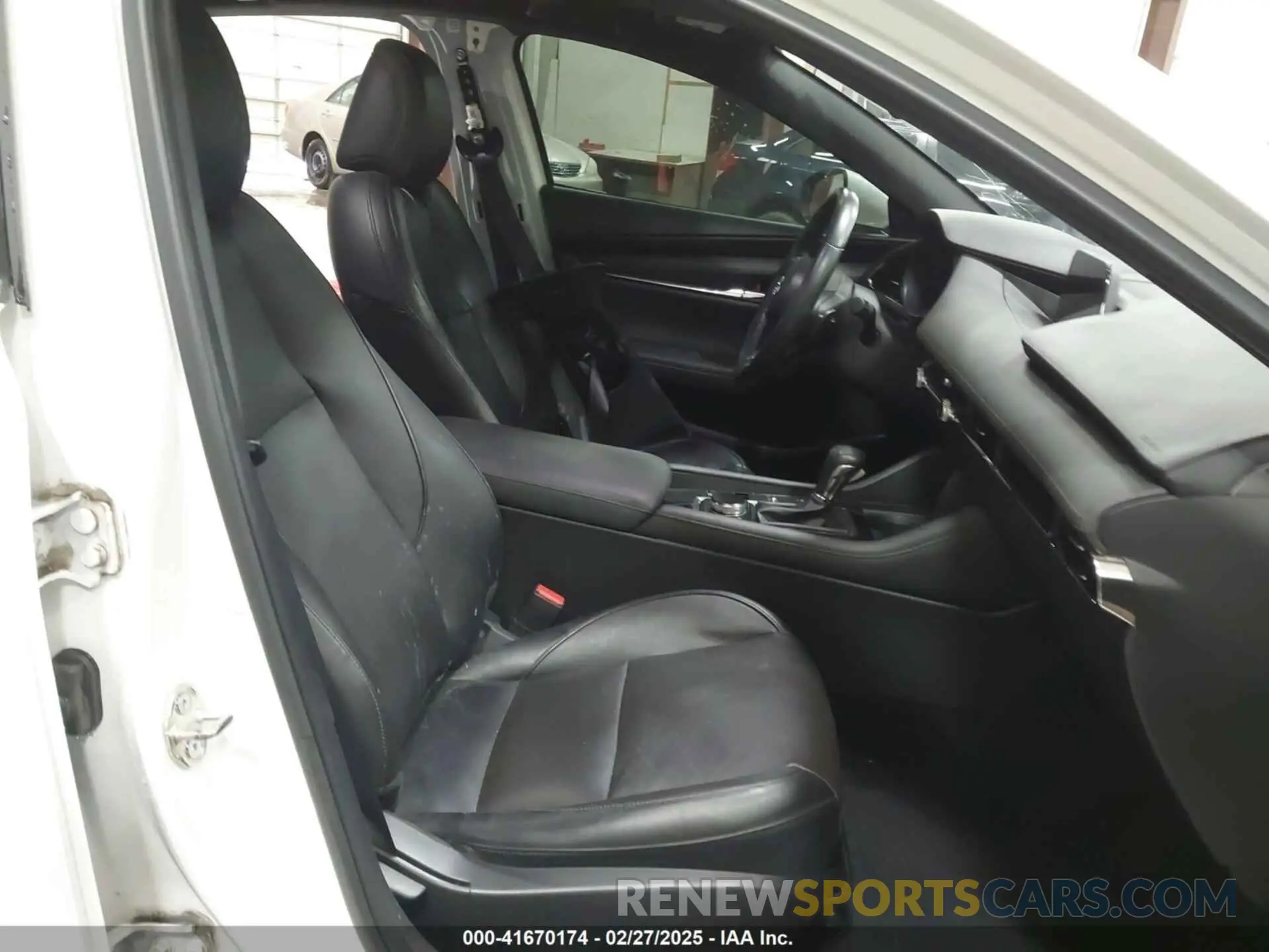 5 fotografías del automóvil dañado JM1BPBNM9L1163451 MAZDA MAZDA3 HATCHBACK 2020