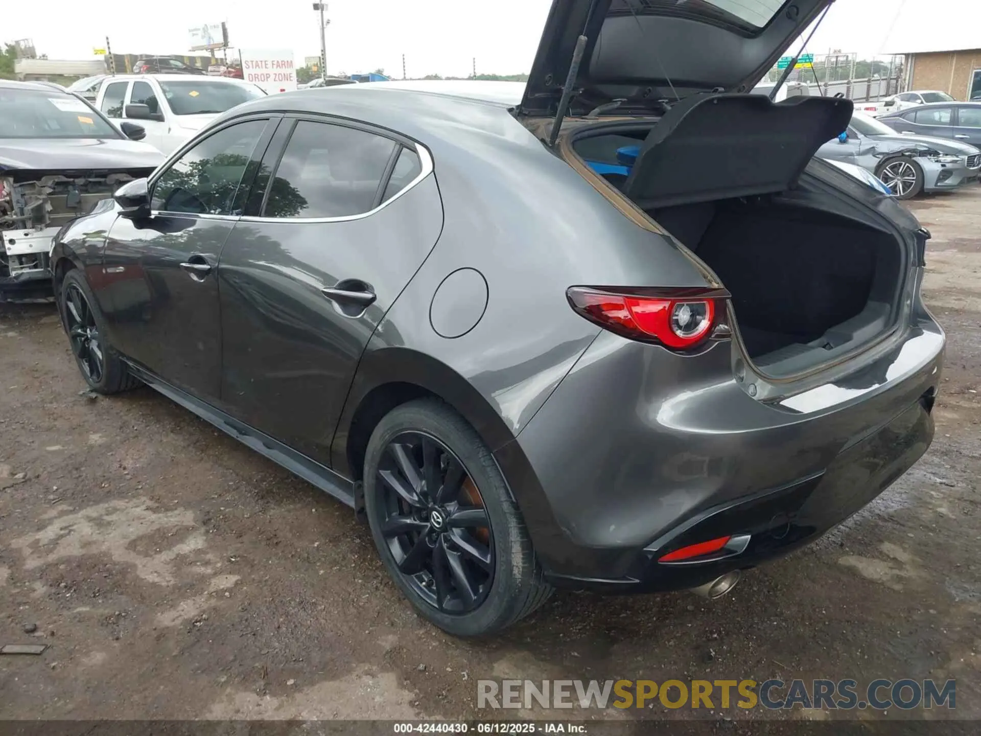 3 fotografías del automóvil dañado JM1BPBJY1P1603550 MAZDA MAZDA3 HATCHBACK 2023