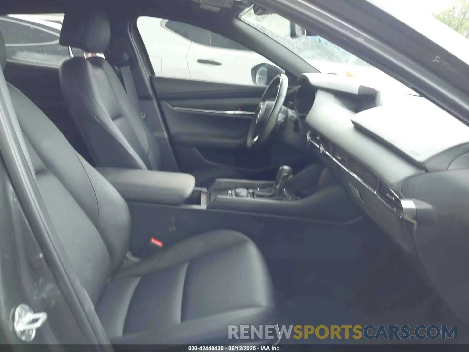 5 fotografías del automóvil dañado JM1BPBJY1P1603550 MAZDA MAZDA3 HATCHBACK 2023