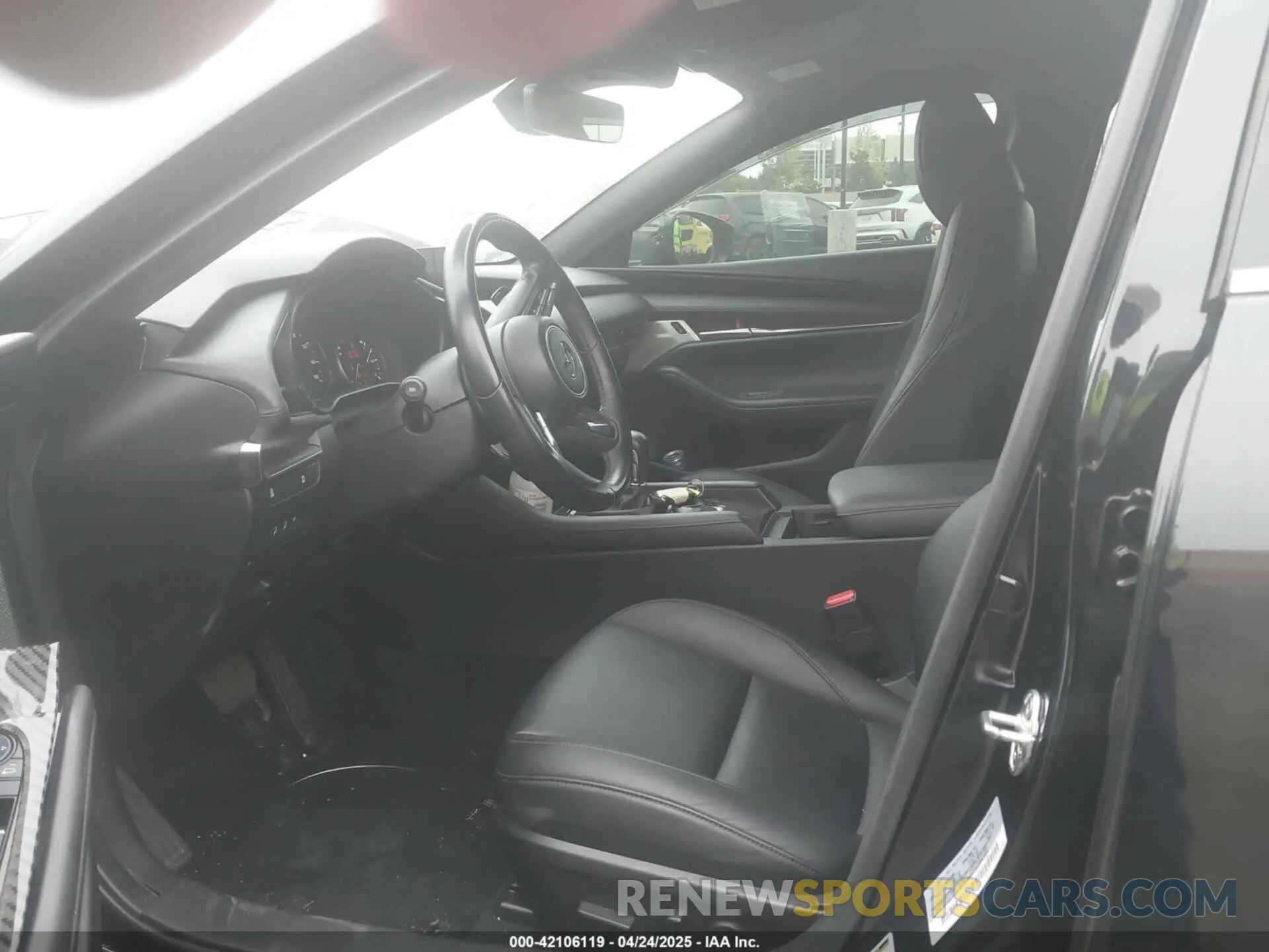 5 fotografías del automóvil dañado JM1BPBJY3P1604280 MAZDA MAZDA3 HATCHBACK 2023