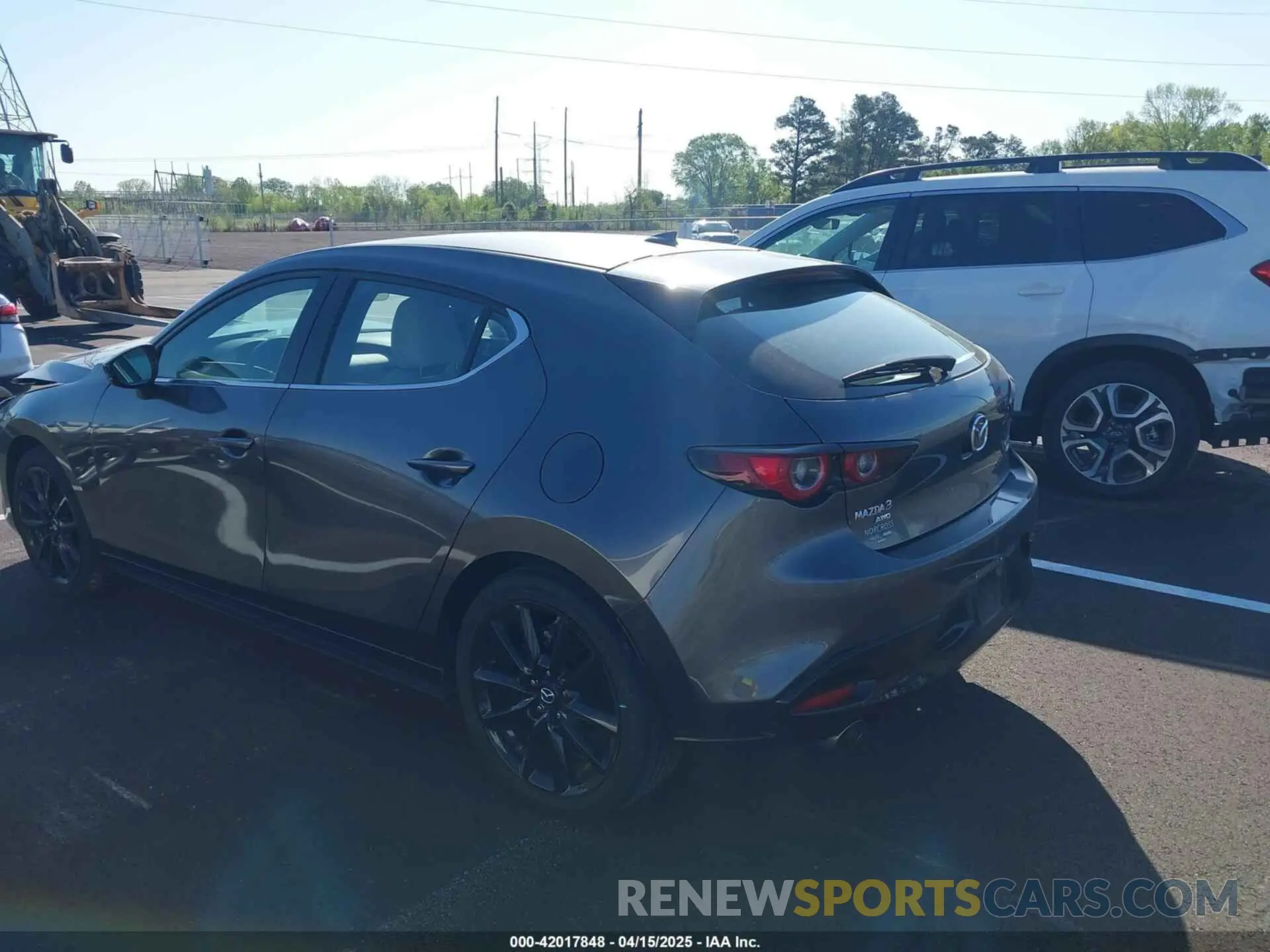 3 fotografías del automóvil dañado JM1BPBJY6P1620635 MAZDA MAZDA3 HATCHBACK 2023