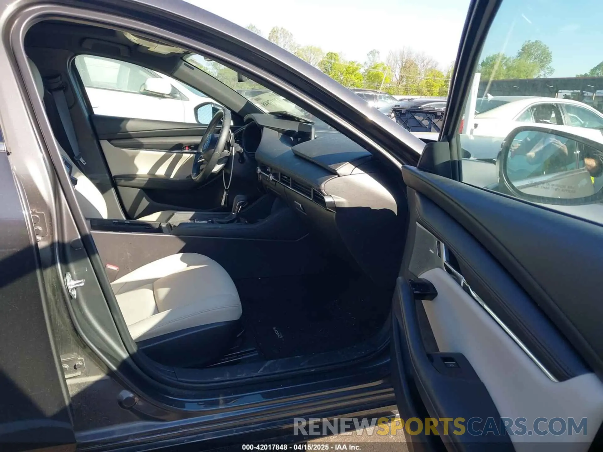 5 fotografías del automóvil dañado JM1BPBJY6P1620635 MAZDA MAZDA3 HATCHBACK 2023