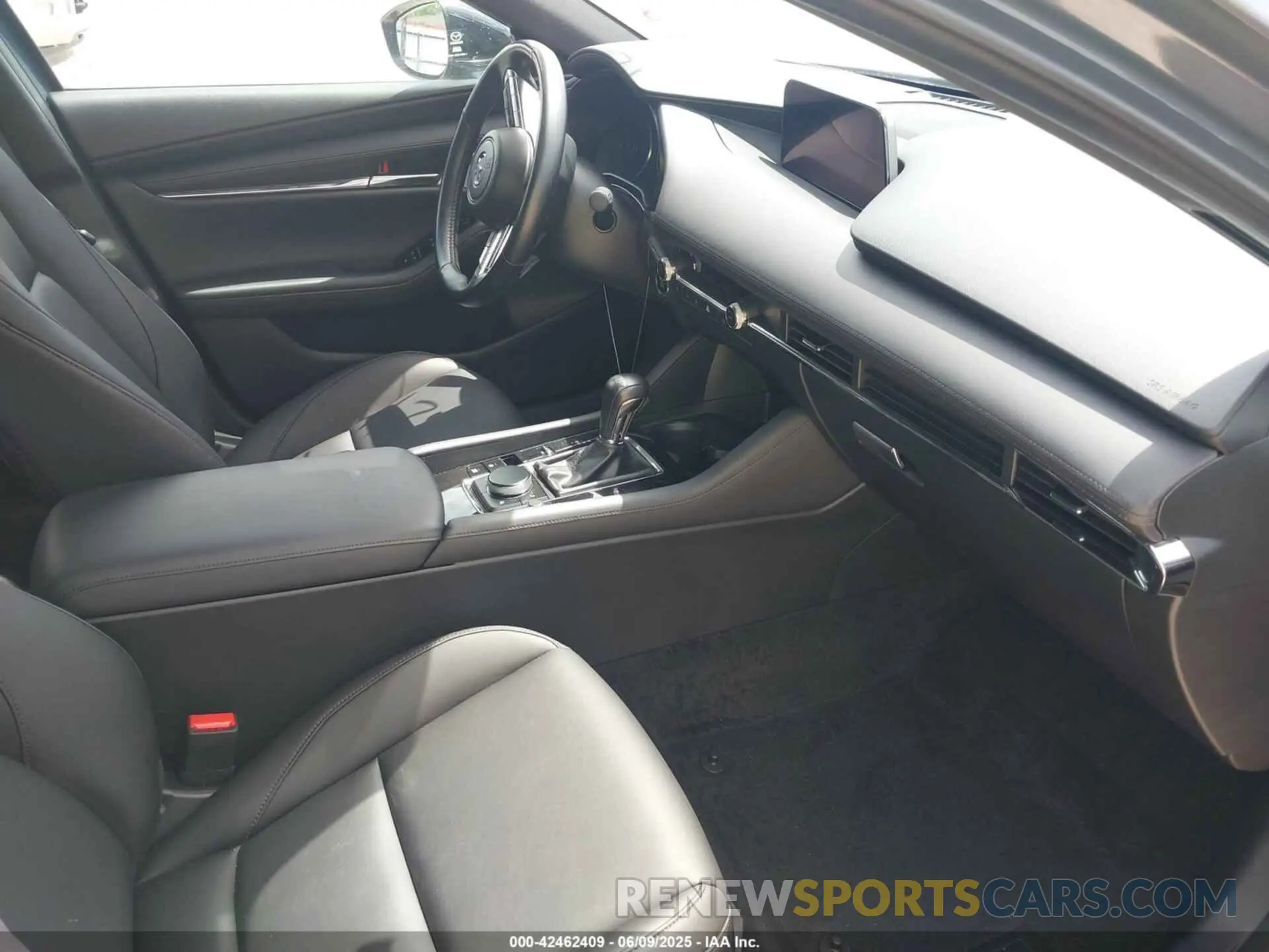 5 fotografías del automóvil dañado JM1BPBJY9P1621858 MAZDA MAZDA3 HATCHBACK 2023