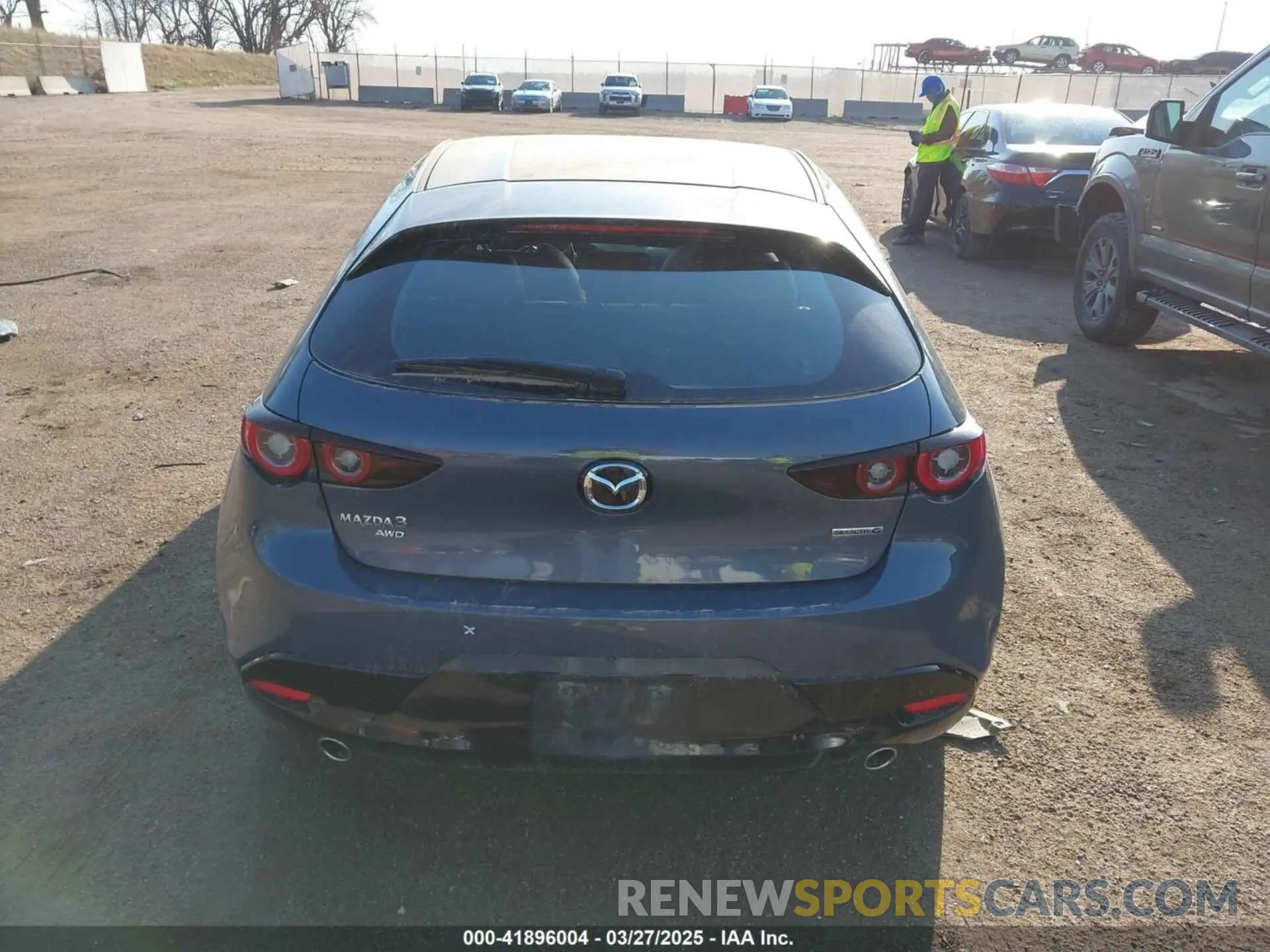 17 fotografías del automóvil dañado JM1BPBLM9P1610644 MAZDA MAZDA3 HATCHBACK 2023