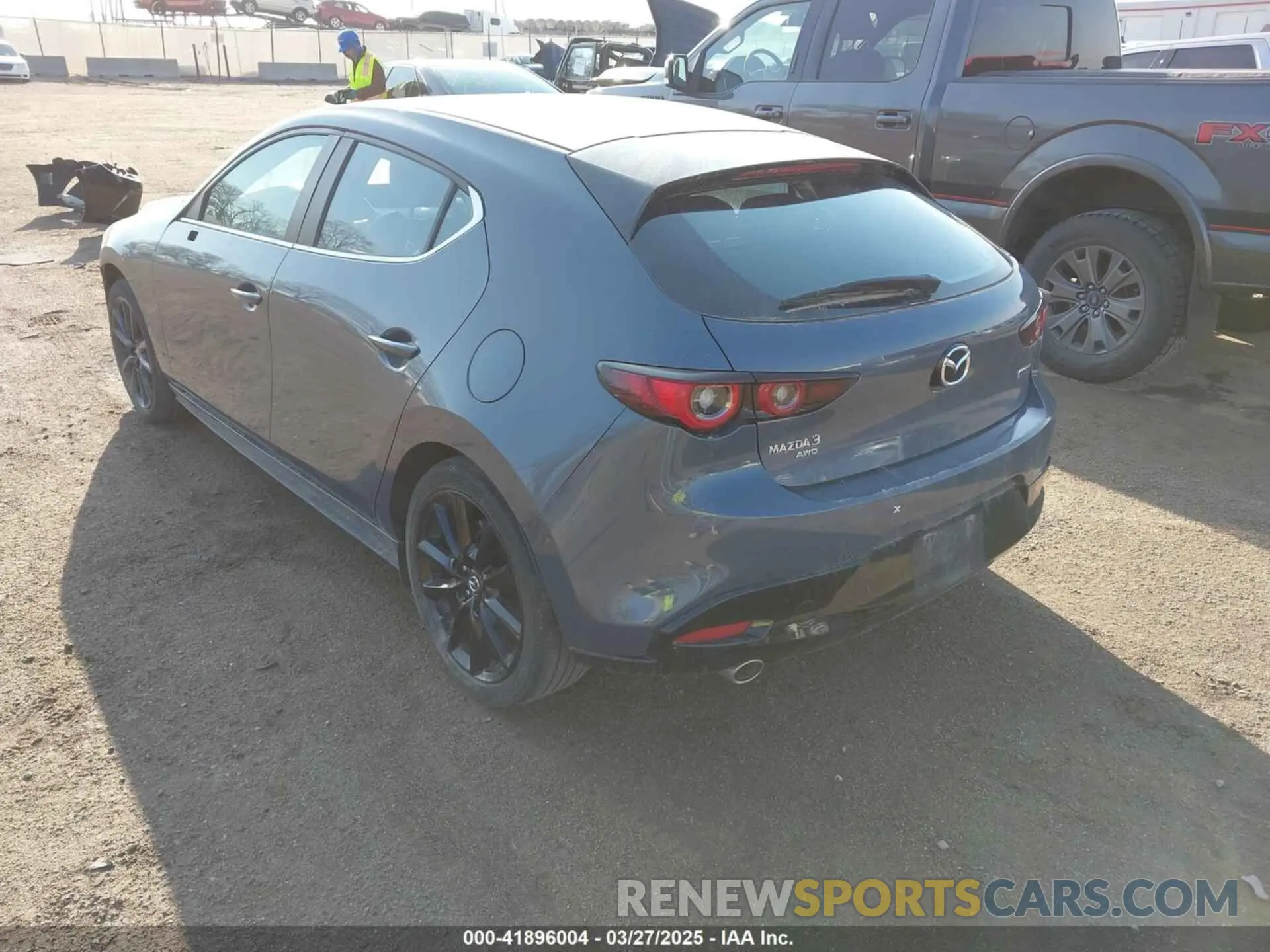 3 fotografías del automóvil dañado JM1BPBLM9P1610644 MAZDA MAZDA3 HATCHBACK 2023