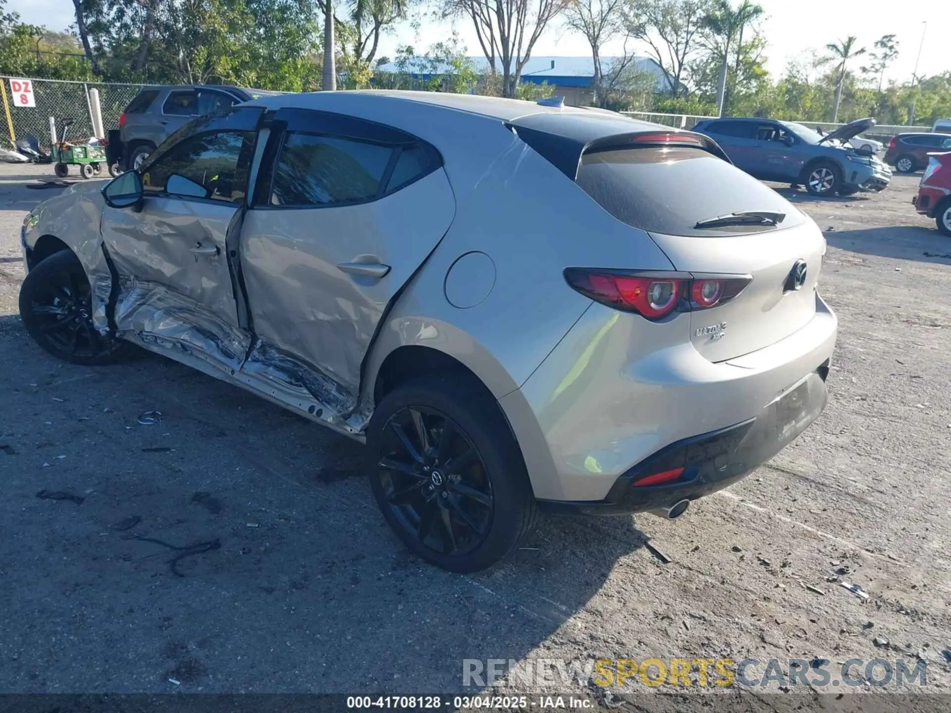 3 fotografías del automóvil dañado JM1BPBMM9P1600582 MAZDA MAZDA3 HATCHBACK 2023