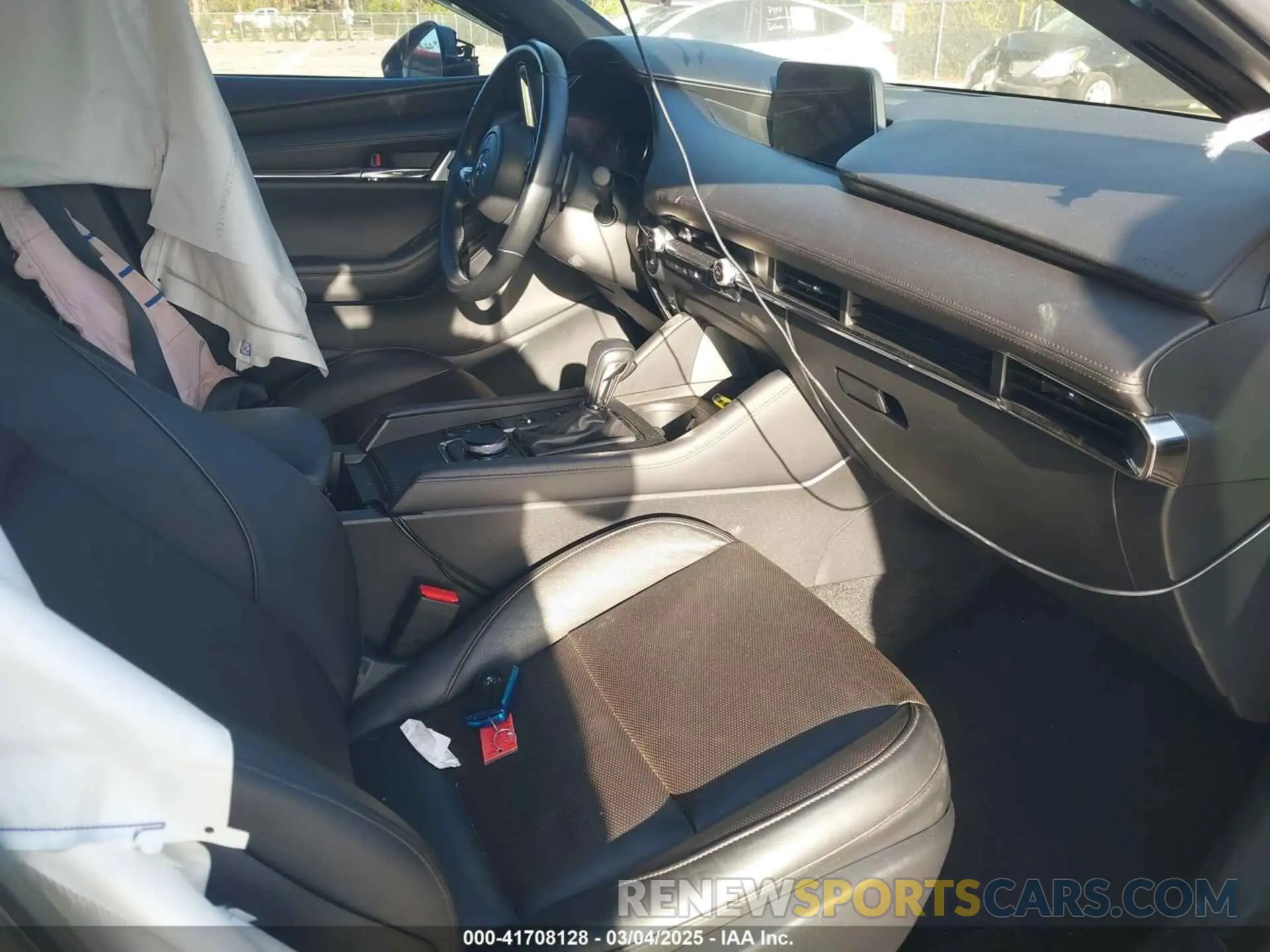 5 fotografías del automóvil dañado JM1BPBMM9P1600582 MAZDA MAZDA3 HATCHBACK 2023