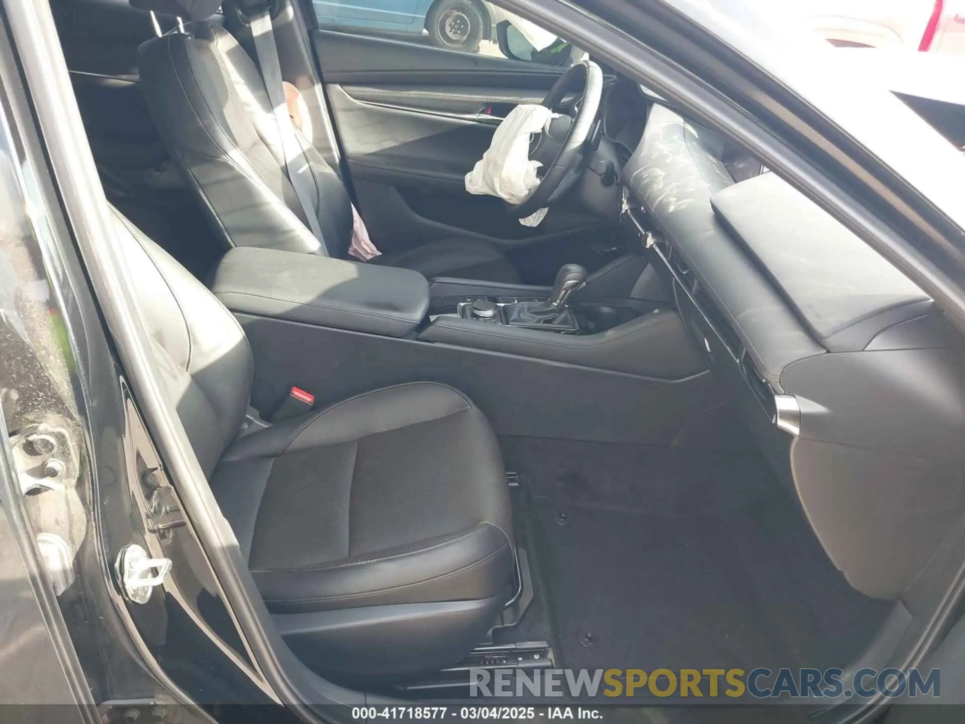 5 fotografías del automóvil dañado JM1BPBNY0P1615814 MAZDA MAZDA3 HATCHBACK 2023