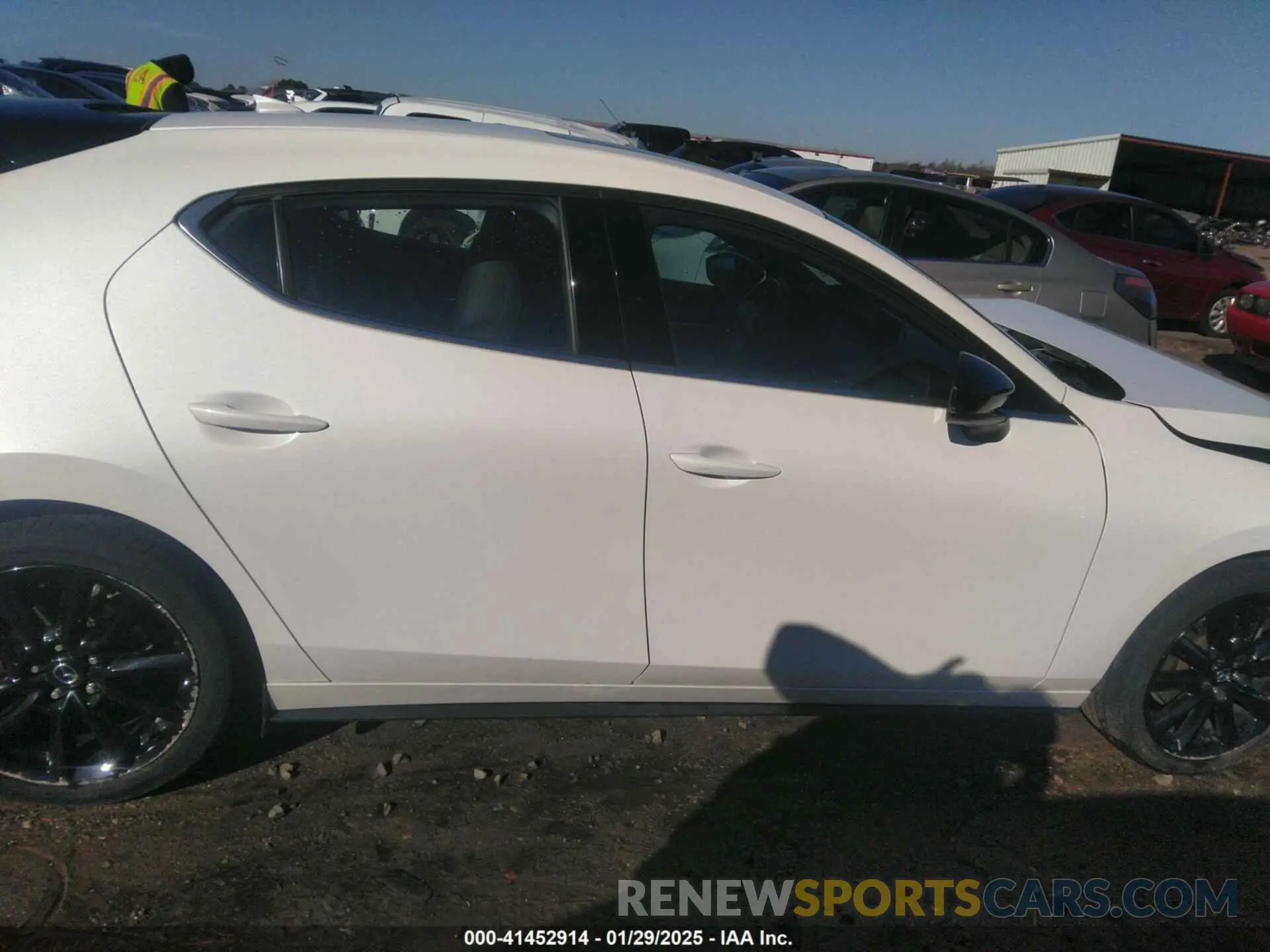 13 fotografías del automóvil dañado JM1BPBNY8P1612675 MAZDA MAZDA3 HATCHBACK 2023