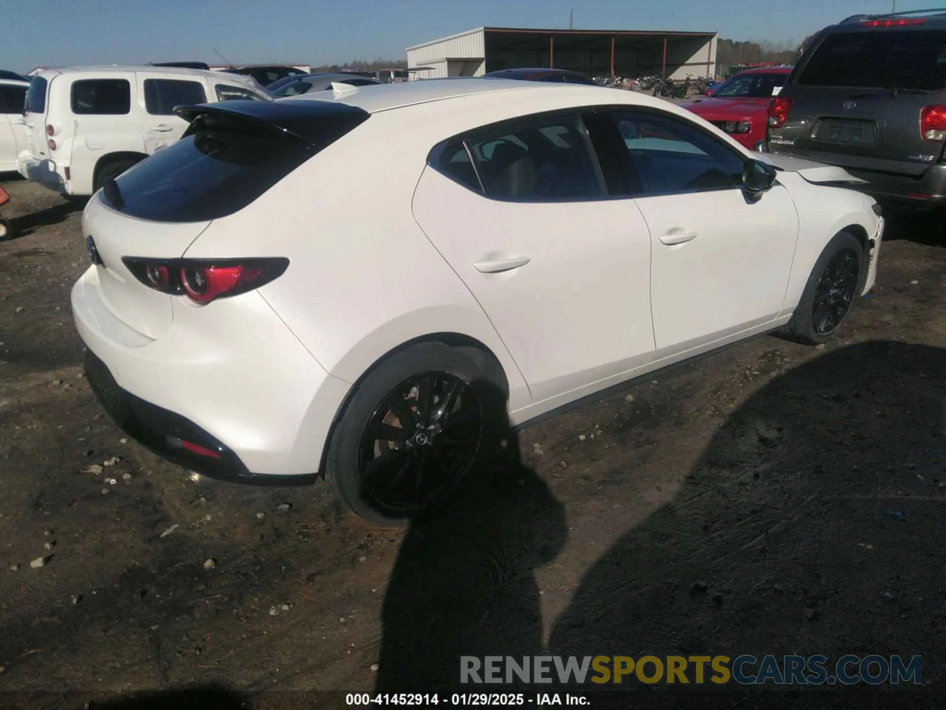 4 fotografías del automóvil dañado JM1BPBNY8P1612675 MAZDA MAZDA3 HATCHBACK 2023