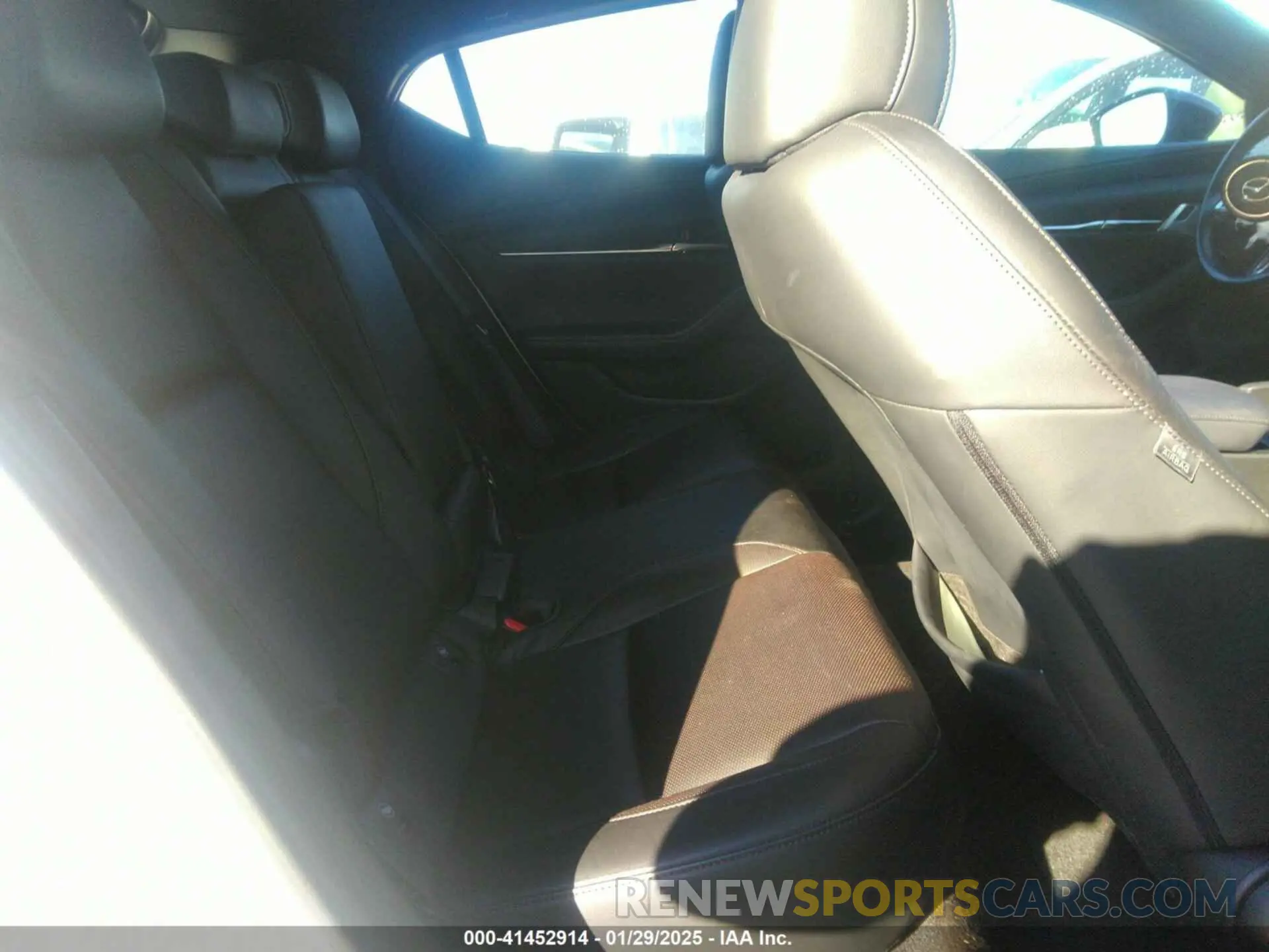 8 fotografías del automóvil dañado JM1BPBNY8P1612675 MAZDA MAZDA3 HATCHBACK 2023