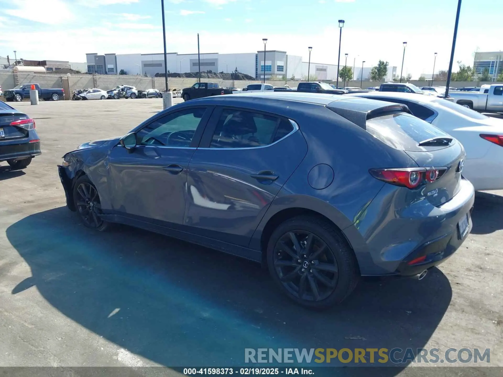 15 fotografías del automóvil dañado JM1BPBLM2R1656559 MAZDA MAZDA3 HATCHBACK 2024
