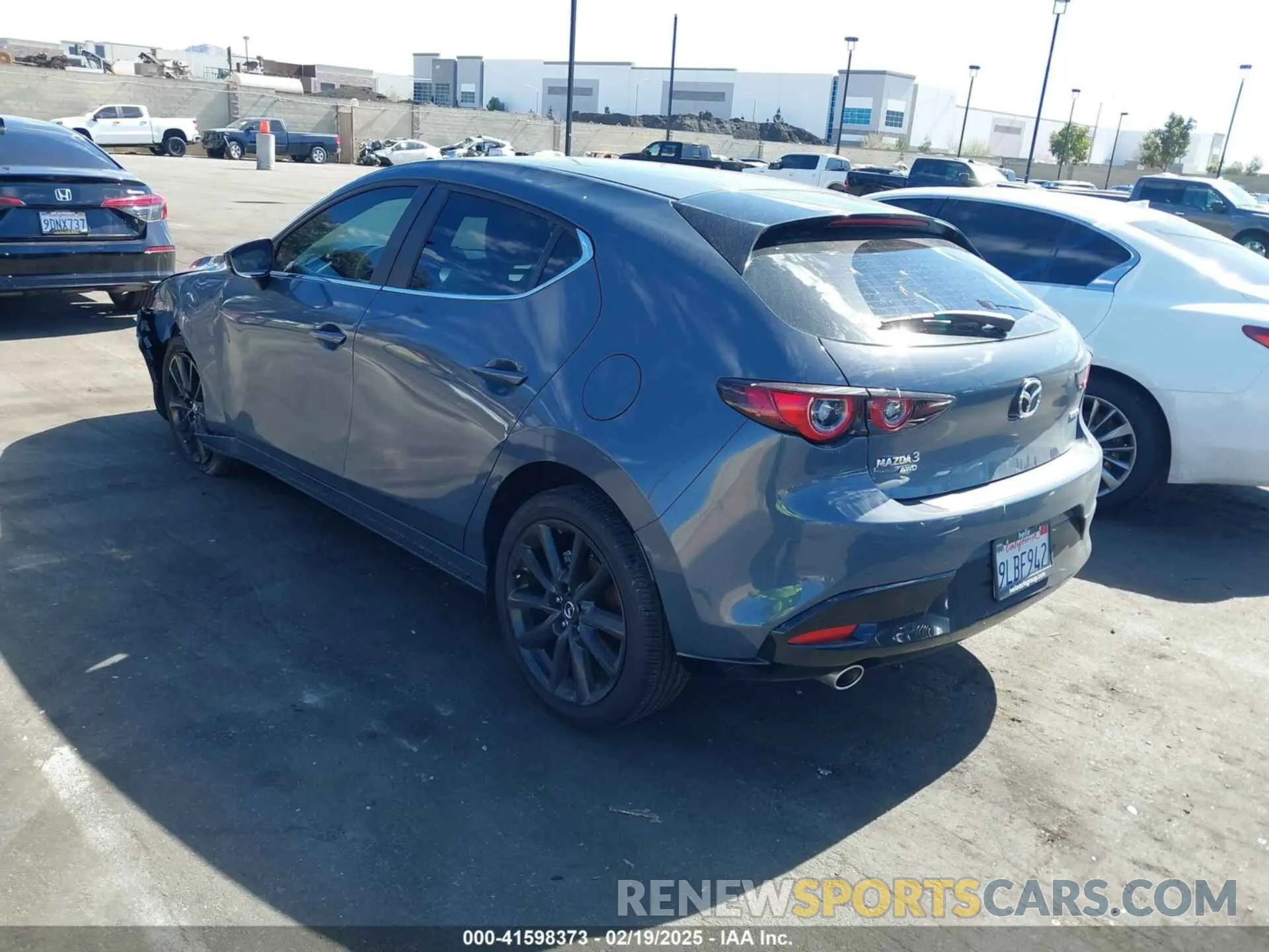 3 fotografías del automóvil dañado JM1BPBLM2R1656559 MAZDA MAZDA3 HATCHBACK 2024