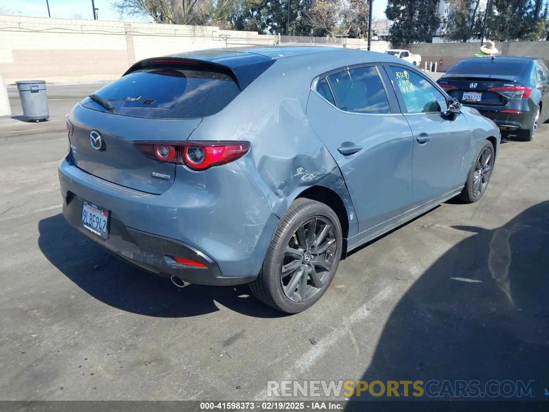 4 fotografías del automóvil dañado JM1BPBLM2R1656559 MAZDA MAZDA3 HATCHBACK 2024