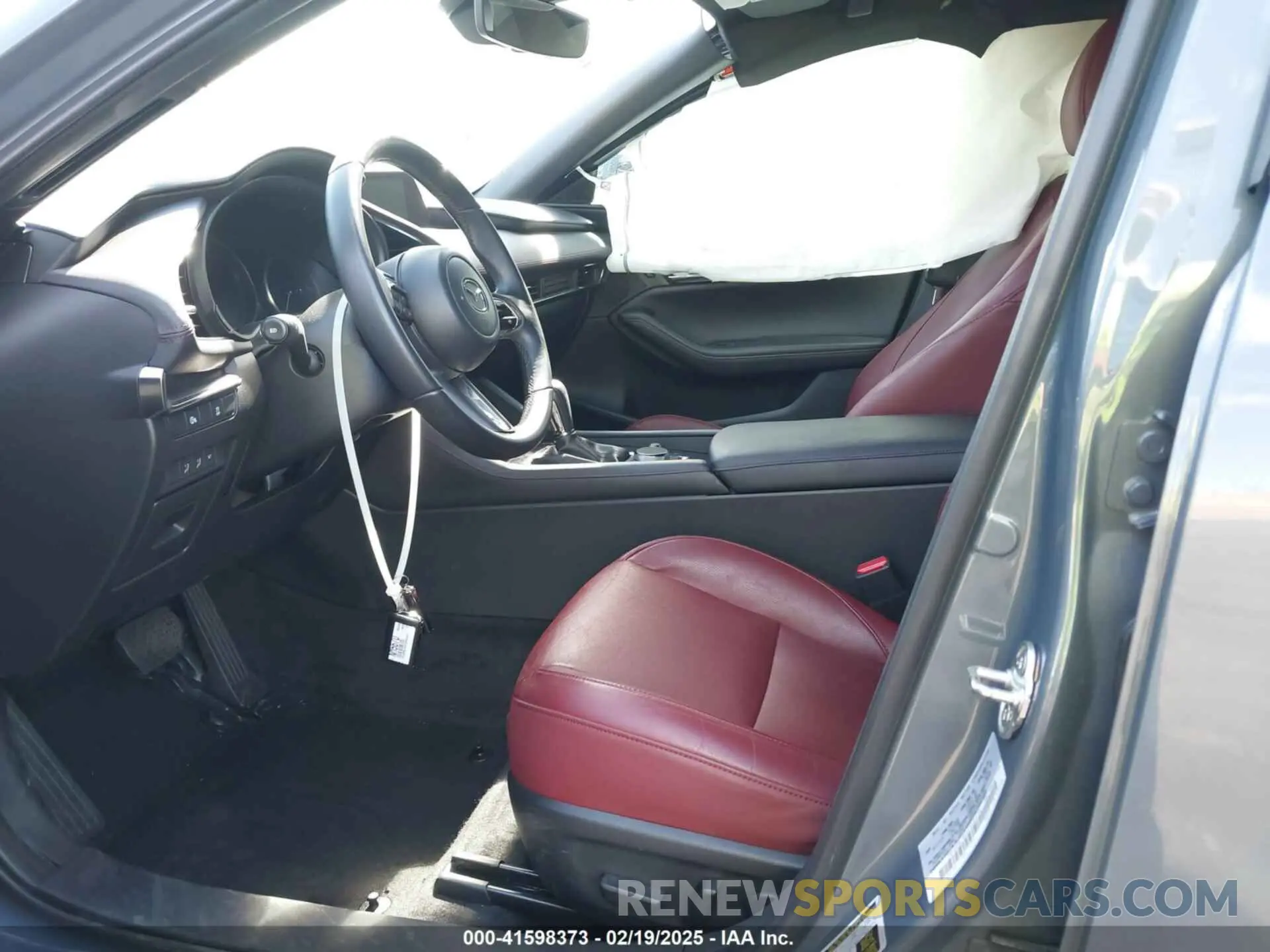 5 fotografías del automóvil dañado JM1BPBLM2R1656559 MAZDA MAZDA3 HATCHBACK 2024