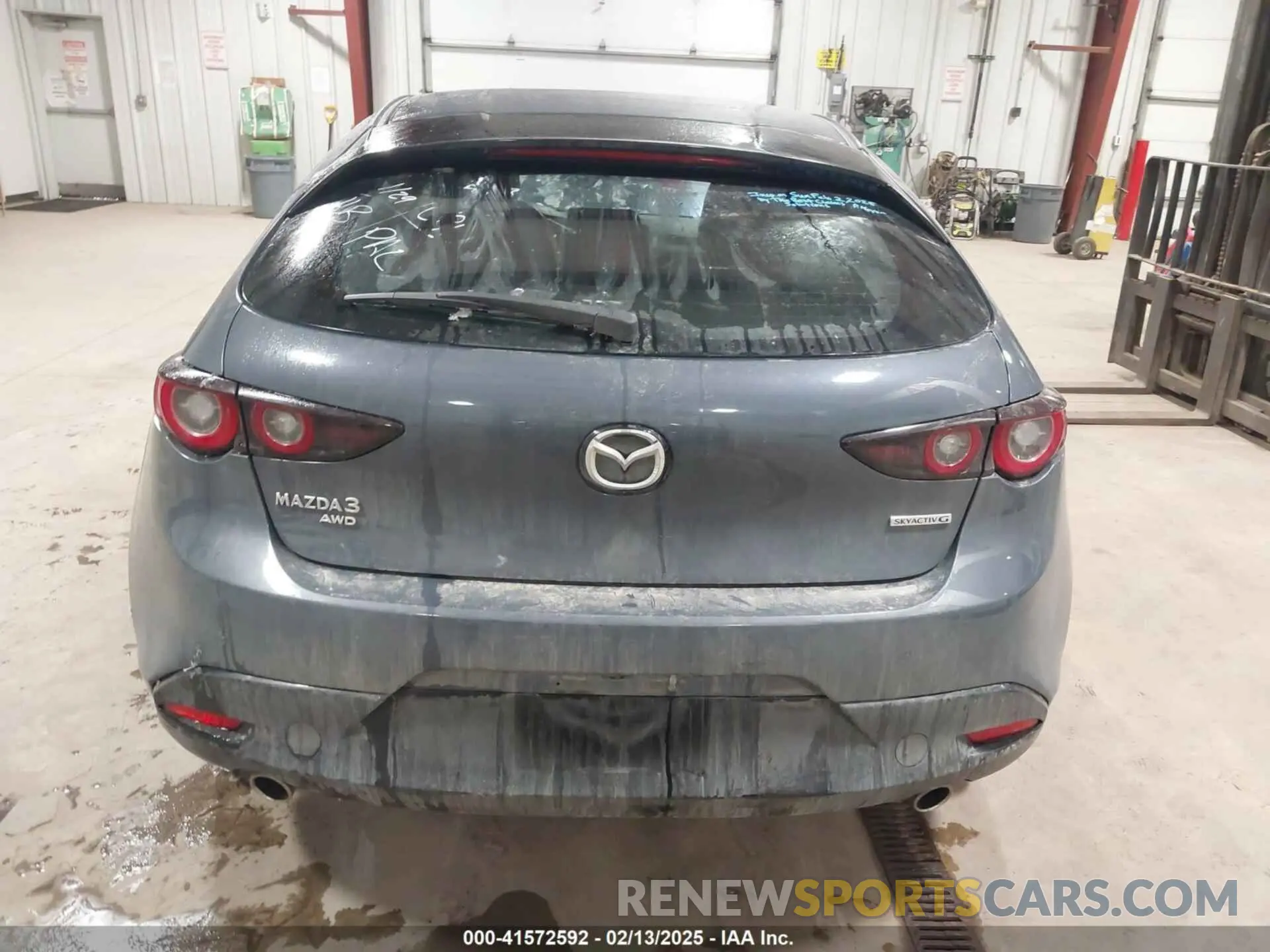 16 fotografías del automóvil dañado JM1BPBLM2R1709518 MAZDA MAZDA3 HATCHBACK 2024