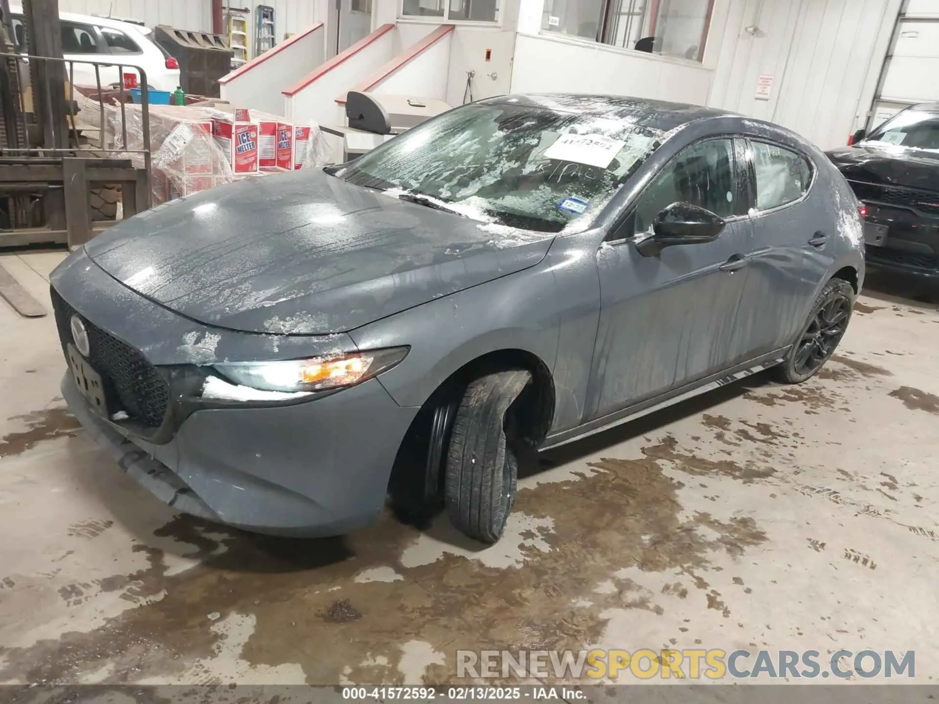 2 fotografías del automóvil dañado JM1BPBLM2R1709518 MAZDA MAZDA3 HATCHBACK 2024