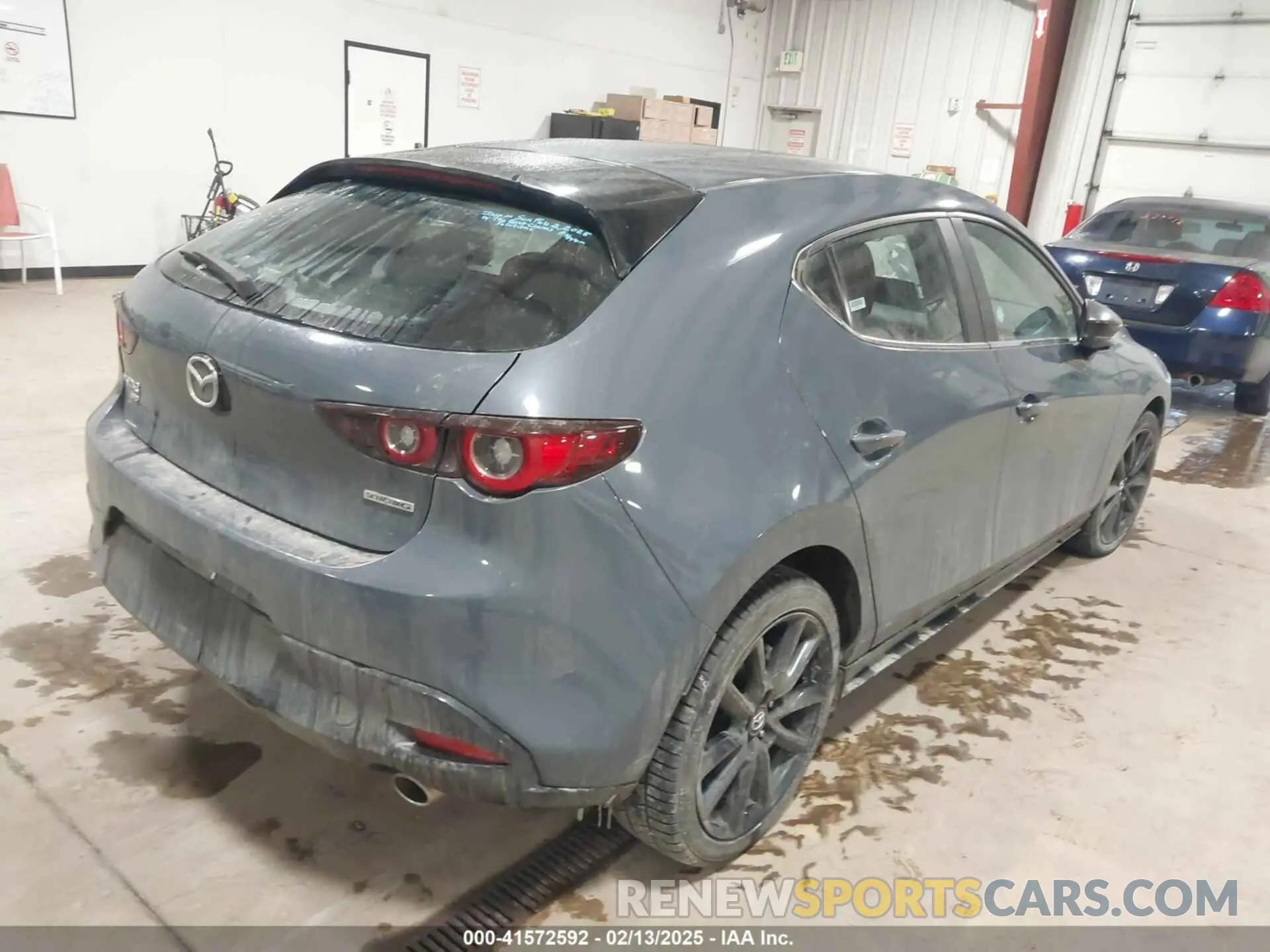 4 fotografías del automóvil dañado JM1BPBLM2R1709518 MAZDA MAZDA3 HATCHBACK 2024