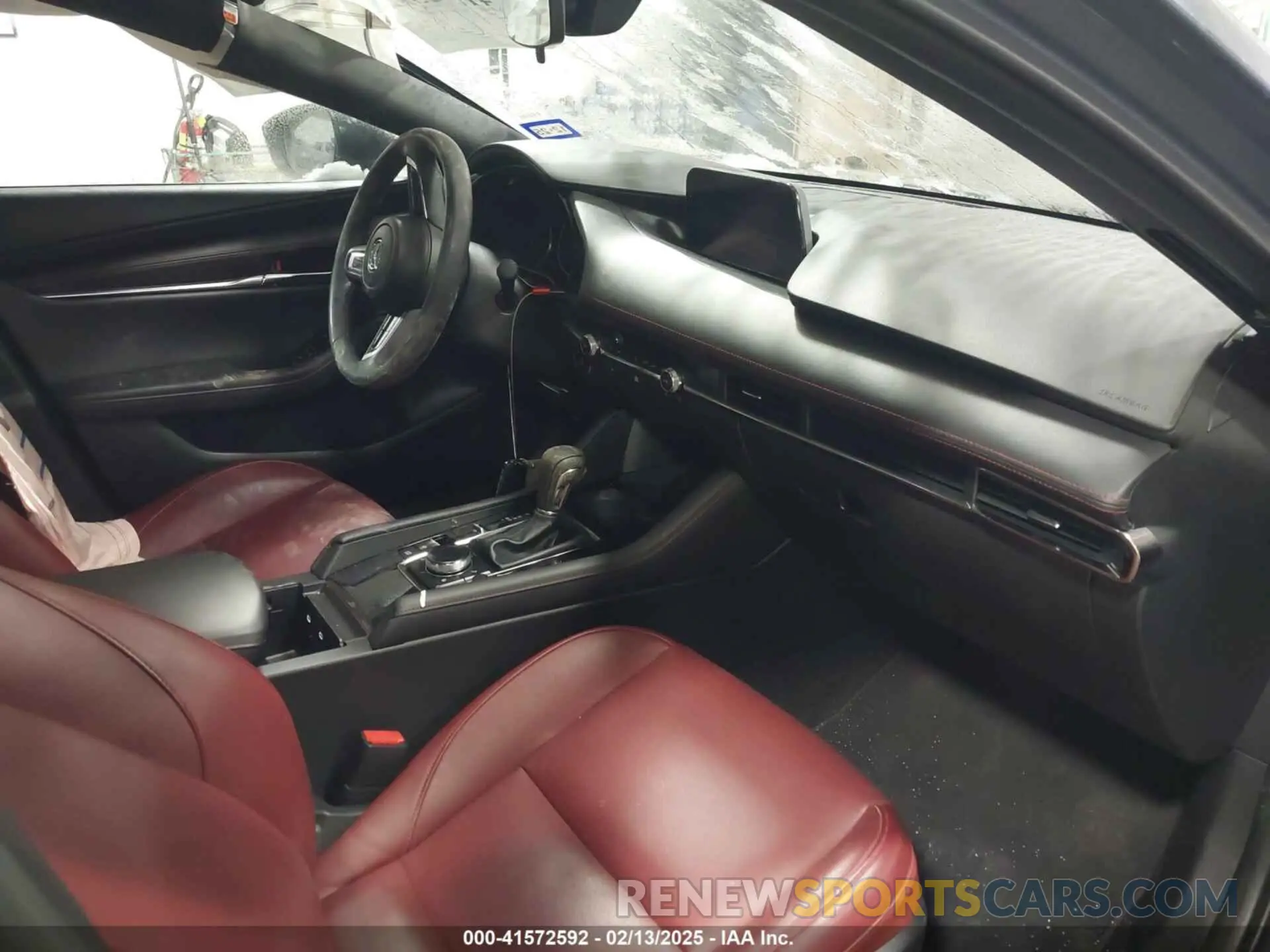 5 fotografías del automóvil dañado JM1BPBLM2R1709518 MAZDA MAZDA3 HATCHBACK 2024