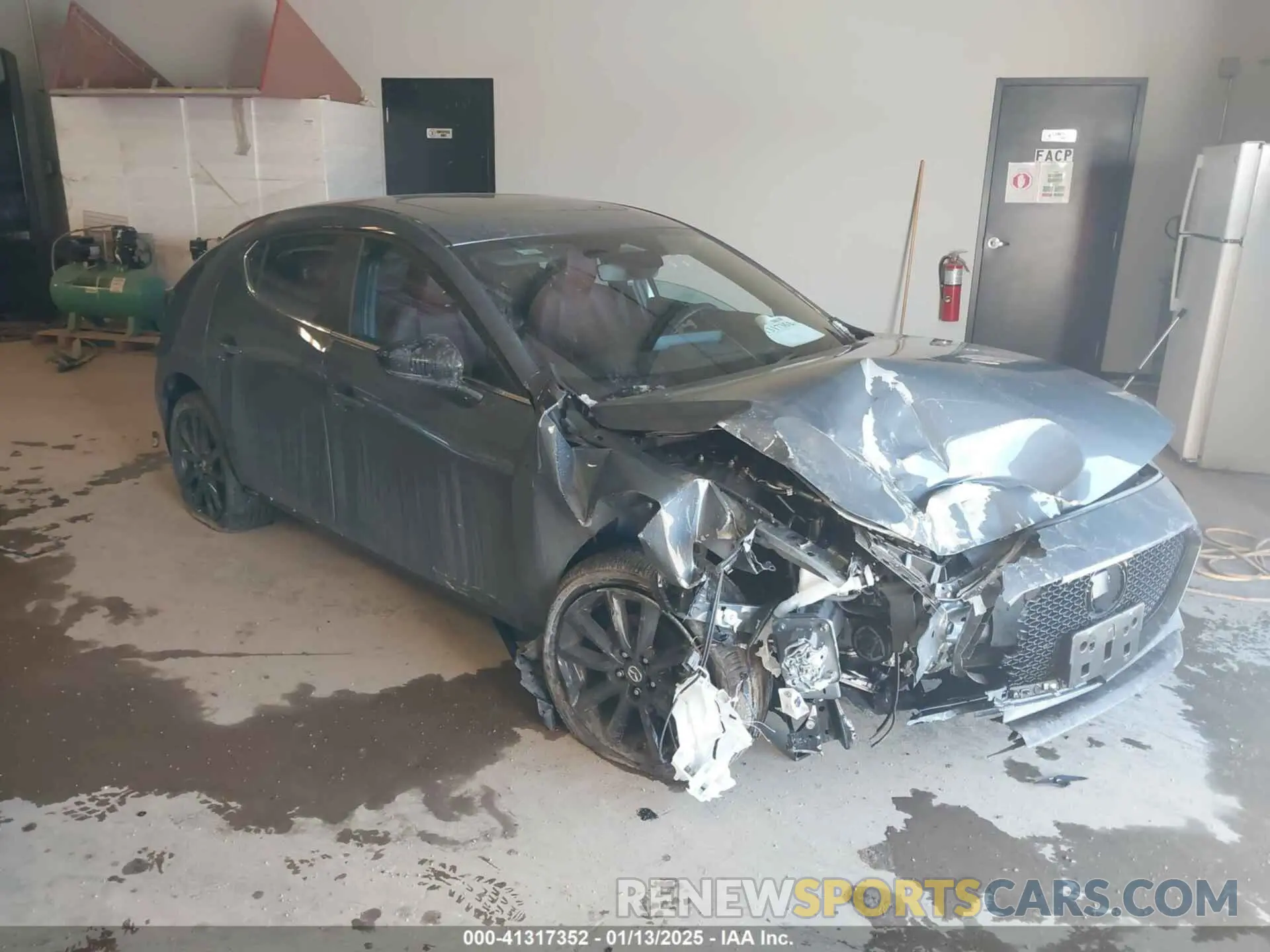1 fotografías del automóvil dañado JM1BPBLM3R1717854 MAZDA MAZDA3 HATCHBACK 2024