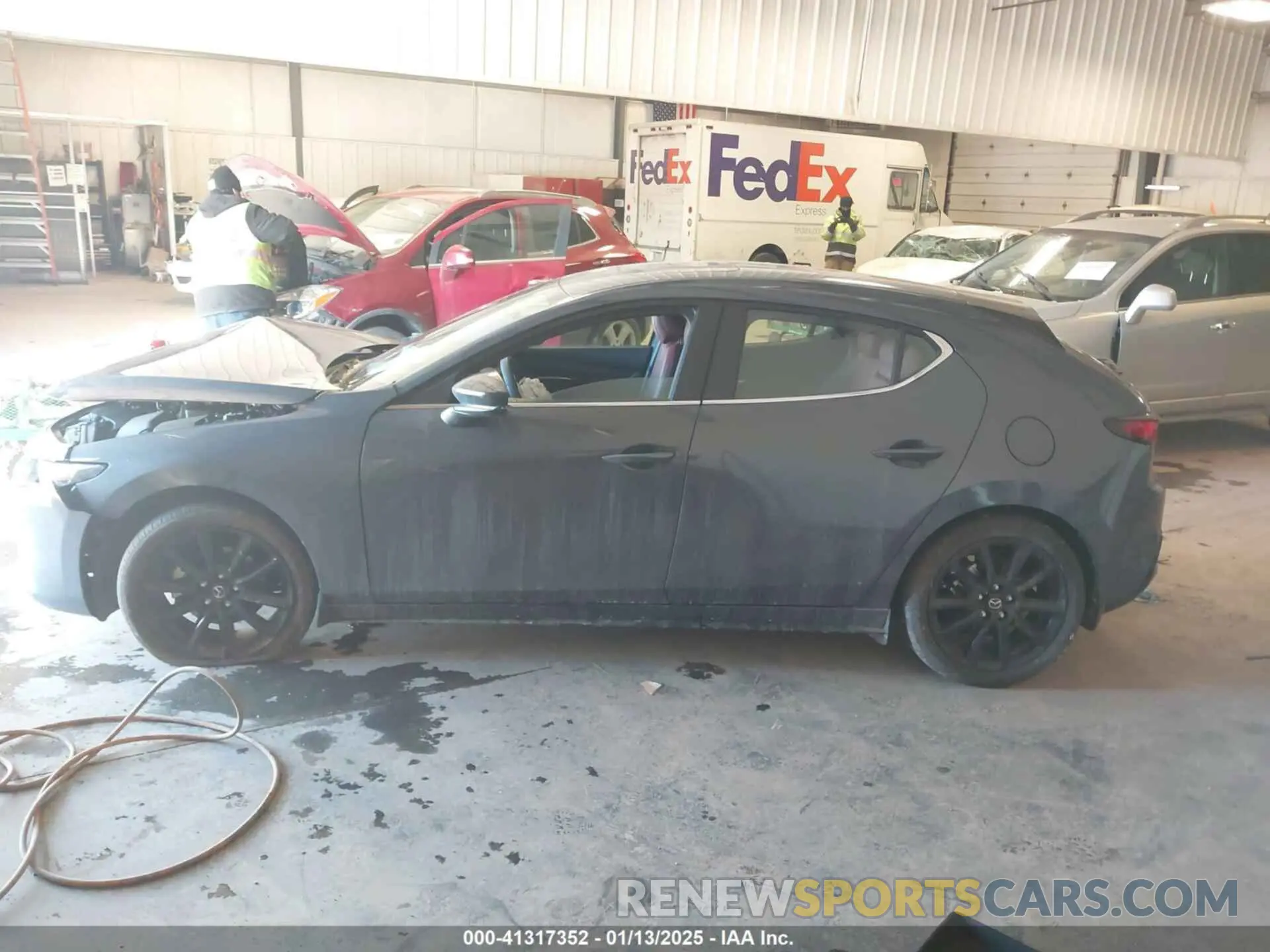 14 fotografías del automóvil dañado JM1BPBLM3R1717854 MAZDA MAZDA3 HATCHBACK 2024