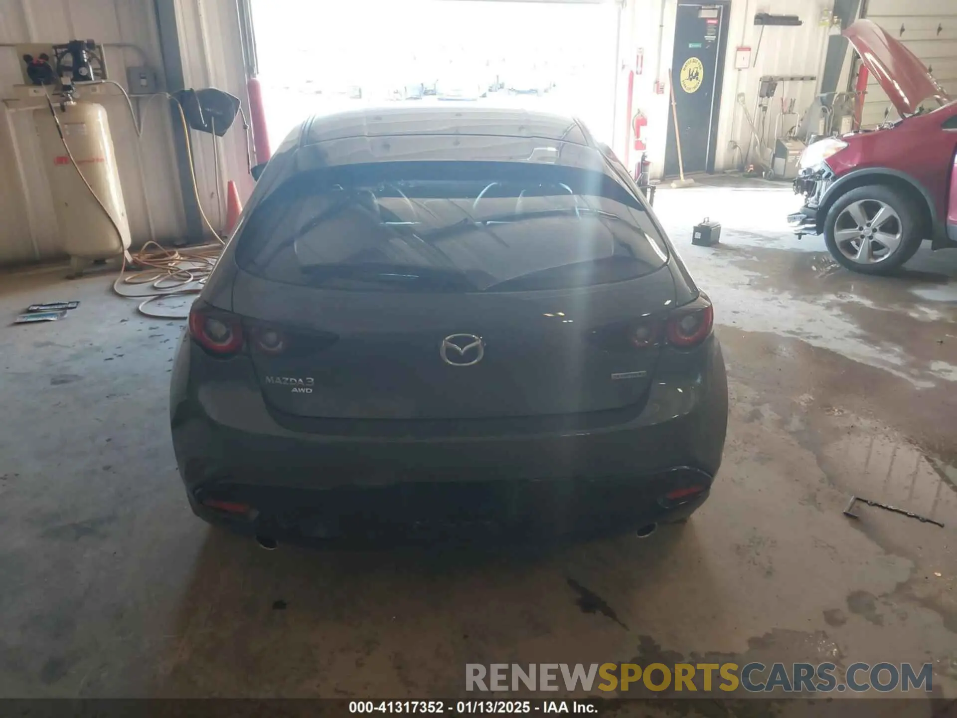 16 fotografías del automóvil dañado JM1BPBLM3R1717854 MAZDA MAZDA3 HATCHBACK 2024