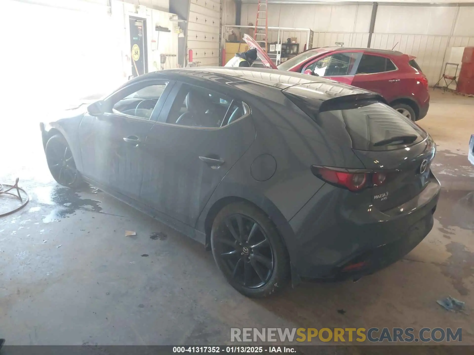 3 fotografías del automóvil dañado JM1BPBLM3R1717854 MAZDA MAZDA3 HATCHBACK 2024