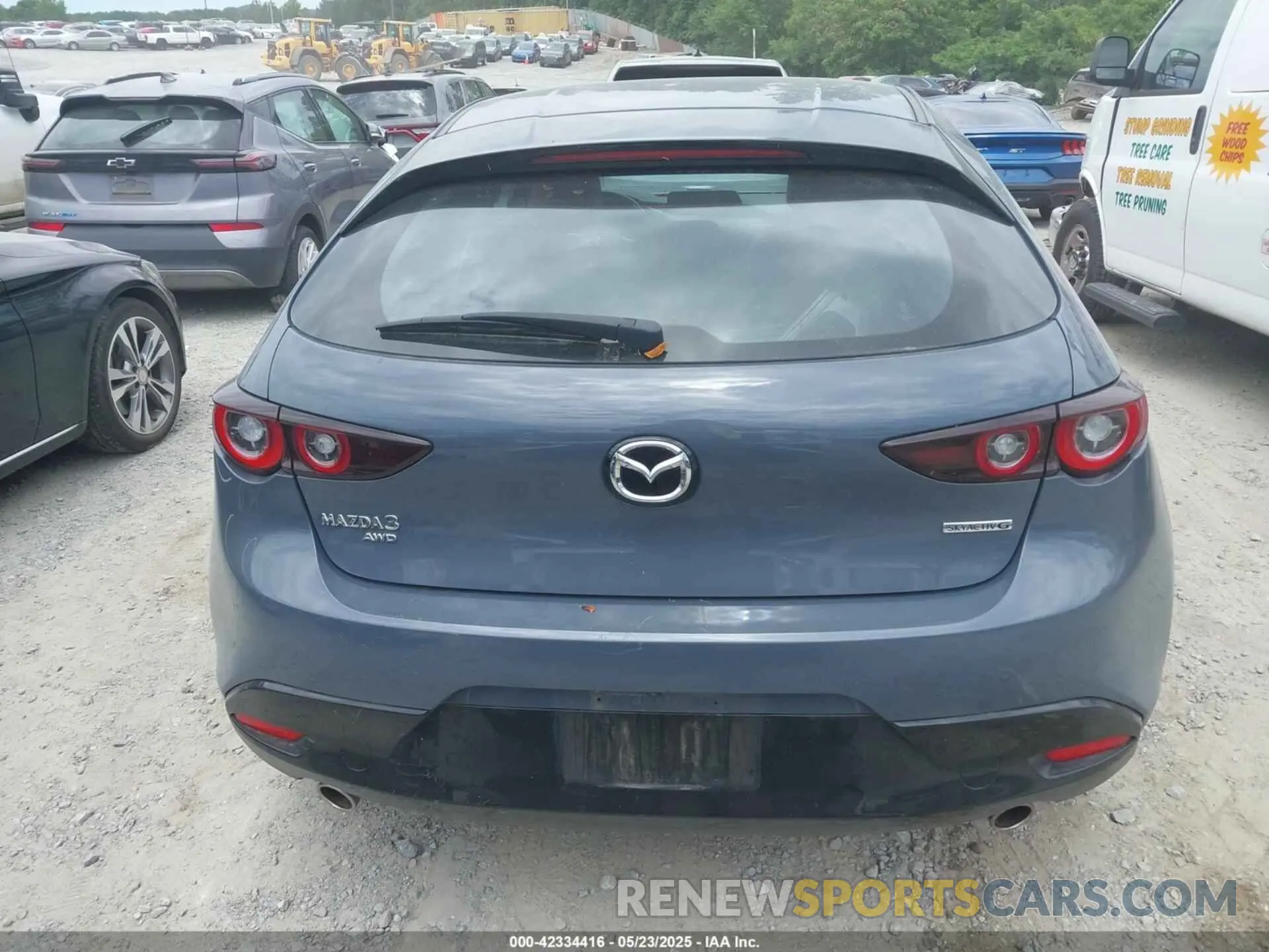 16 fotografías del automóvil dañado JM1BPBLM5R1709609 MAZDA MAZDA3 HATCHBACK 2024