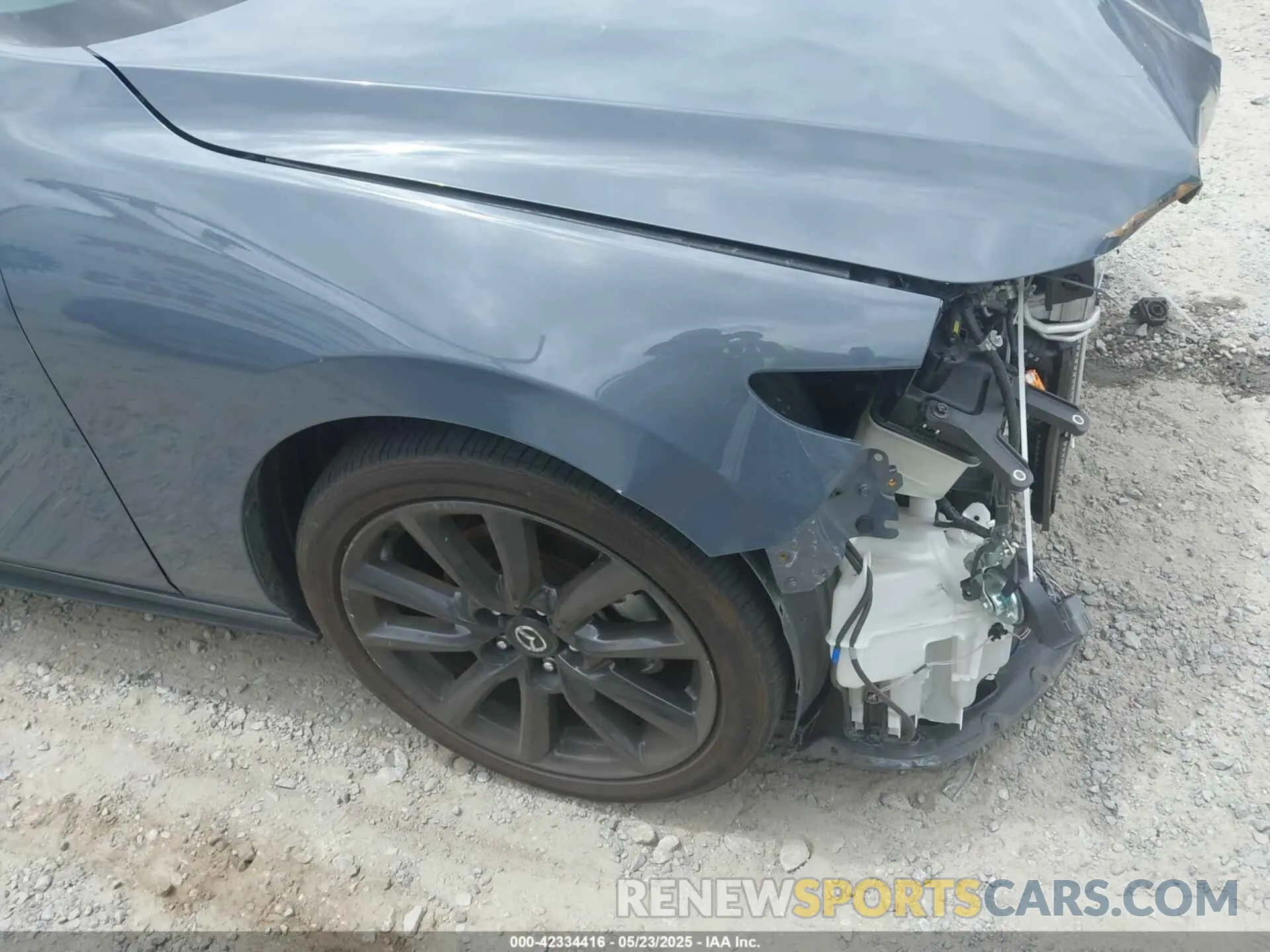 18 fotografías del automóvil dañado JM1BPBLM5R1709609 MAZDA MAZDA3 HATCHBACK 2024