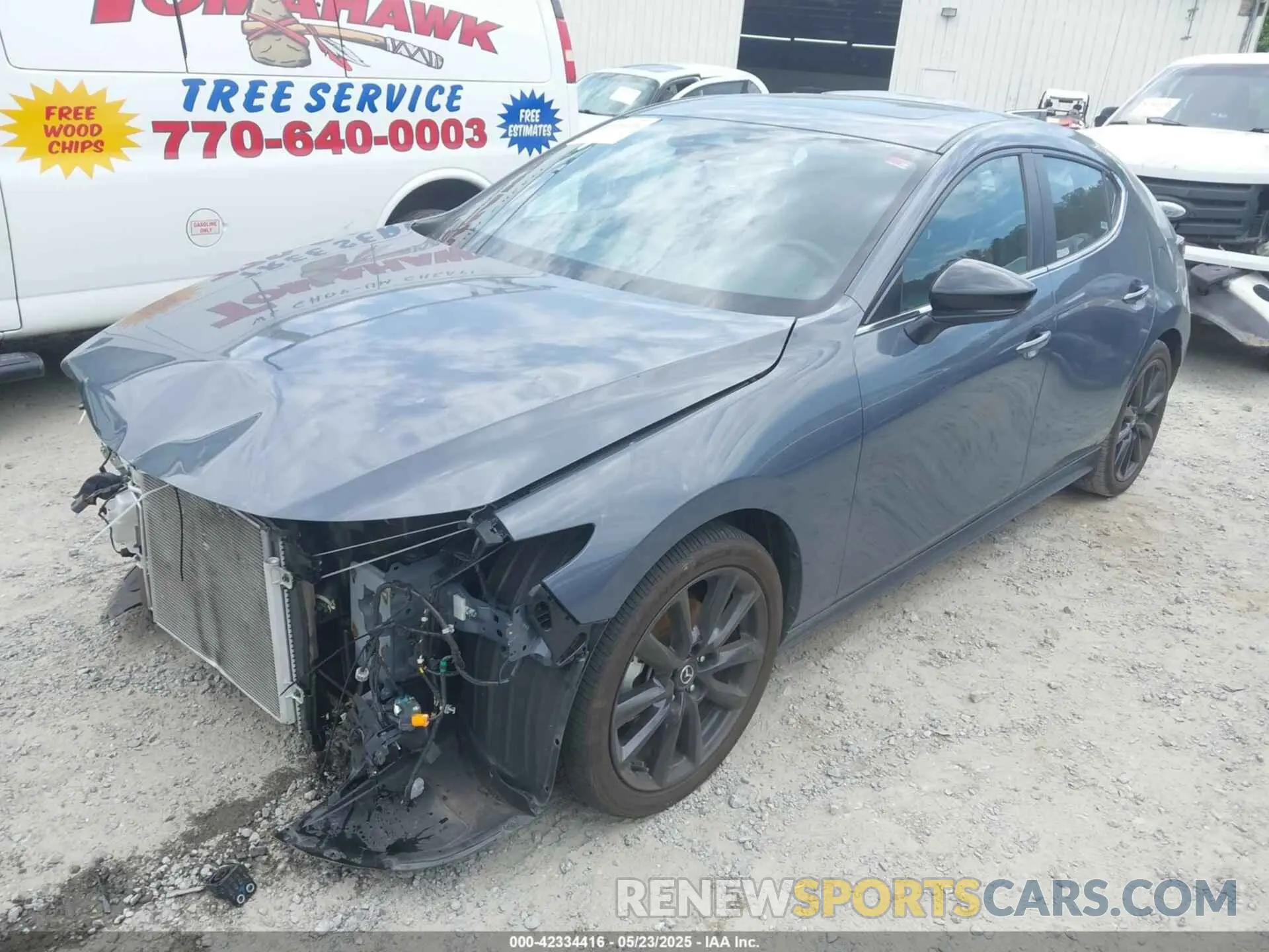 2 fotografías del automóvil dañado JM1BPBLM5R1709609 MAZDA MAZDA3 HATCHBACK 2024