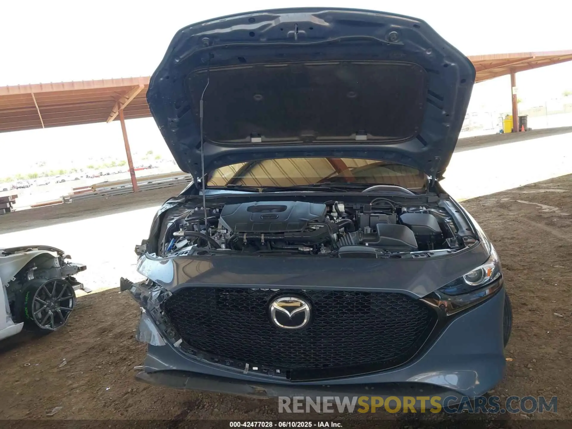 10 fotografías del automóvil dañado JM1BPBLM8R1650524 MAZDA MAZDA3 HATCHBACK 2024