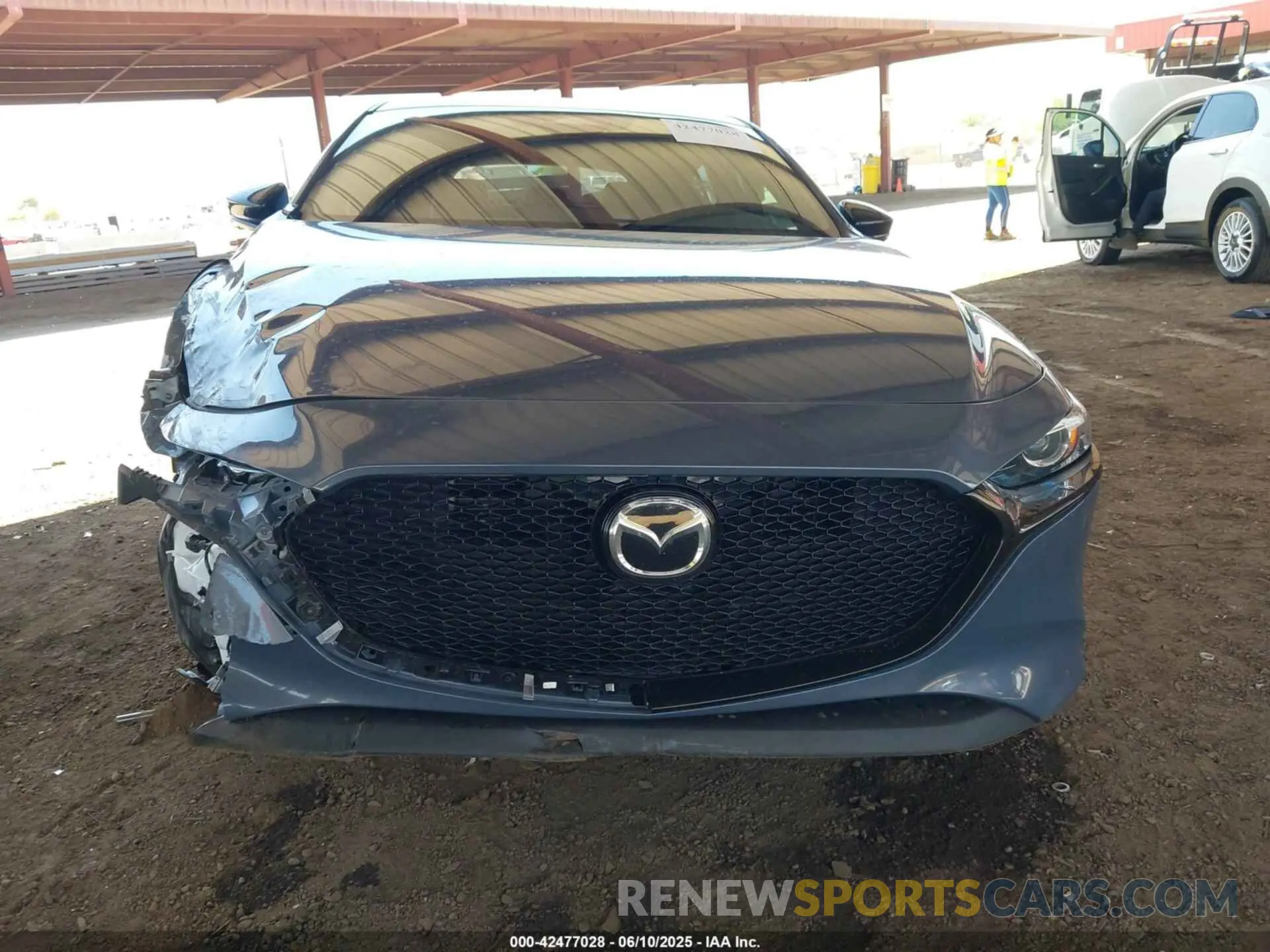 13 fotografías del automóvil dañado JM1BPBLM8R1650524 MAZDA MAZDA3 HATCHBACK 2024