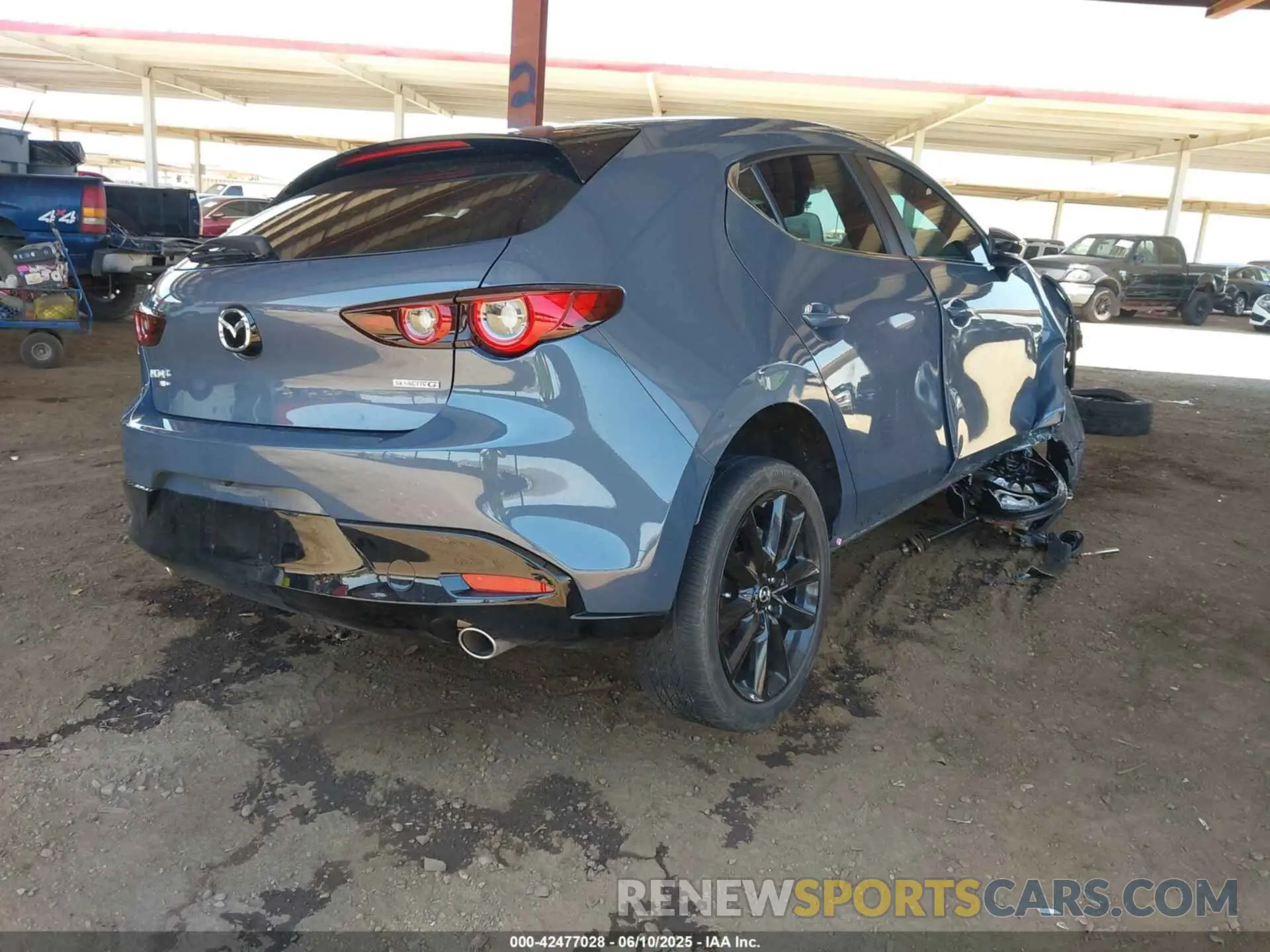 4 fotografías del automóvil dañado JM1BPBLM8R1650524 MAZDA MAZDA3 HATCHBACK 2024