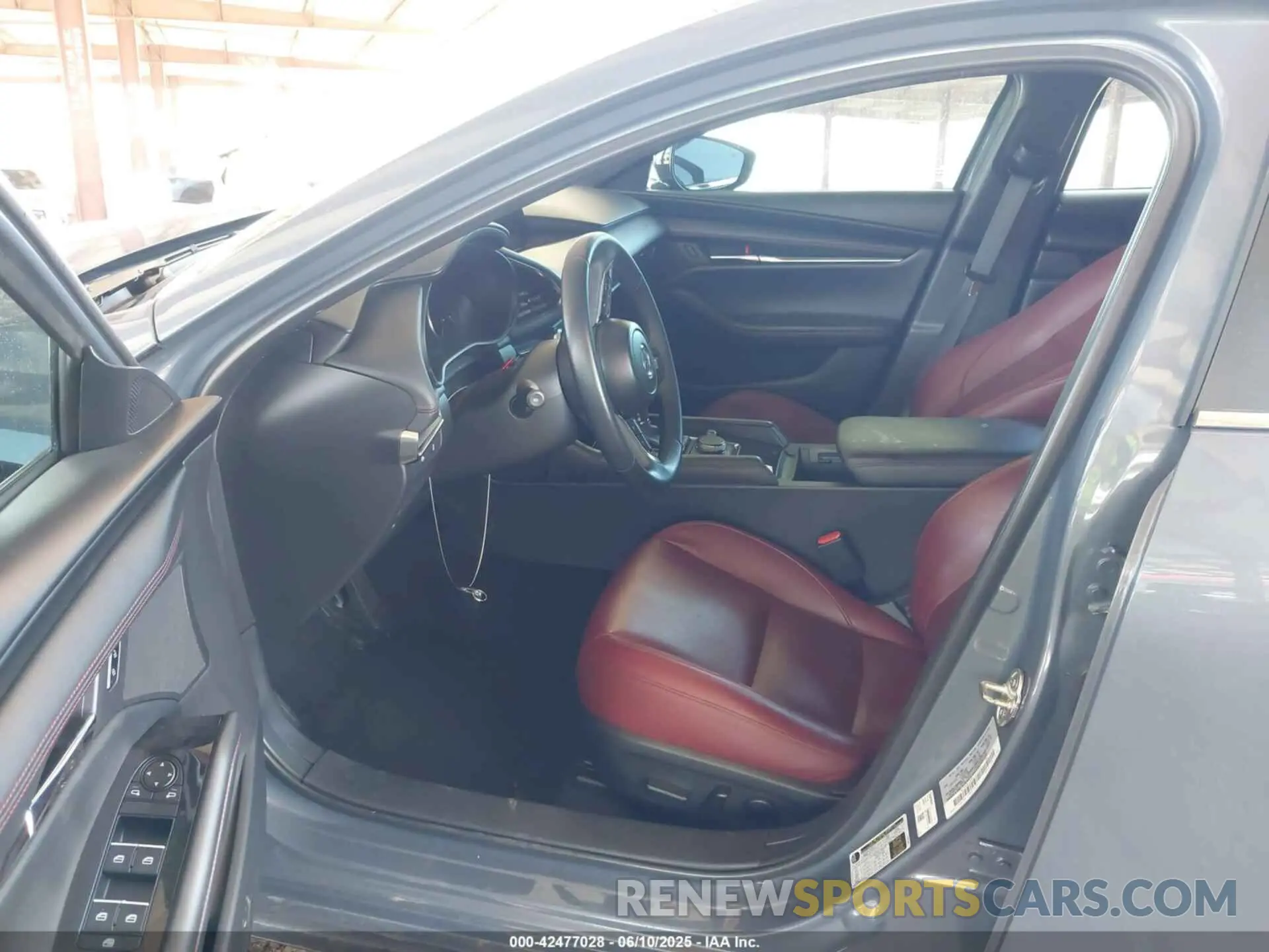 5 fotografías del automóvil dañado JM1BPBLM8R1650524 MAZDA MAZDA3 HATCHBACK 2024