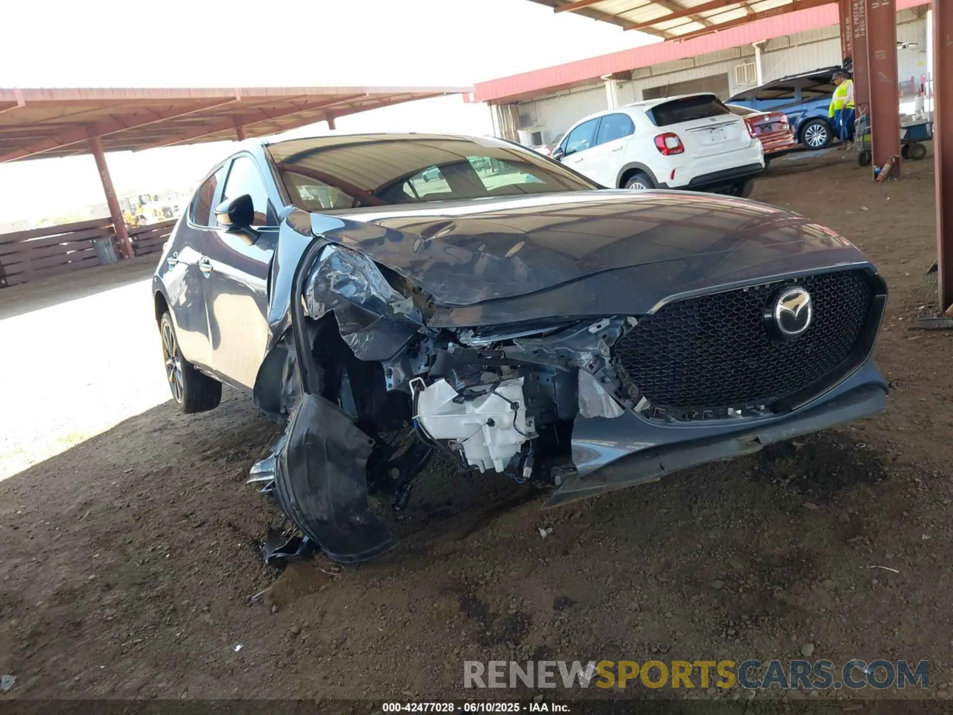 6 fotografías del automóvil dañado JM1BPBLM8R1650524 MAZDA MAZDA3 HATCHBACK 2024